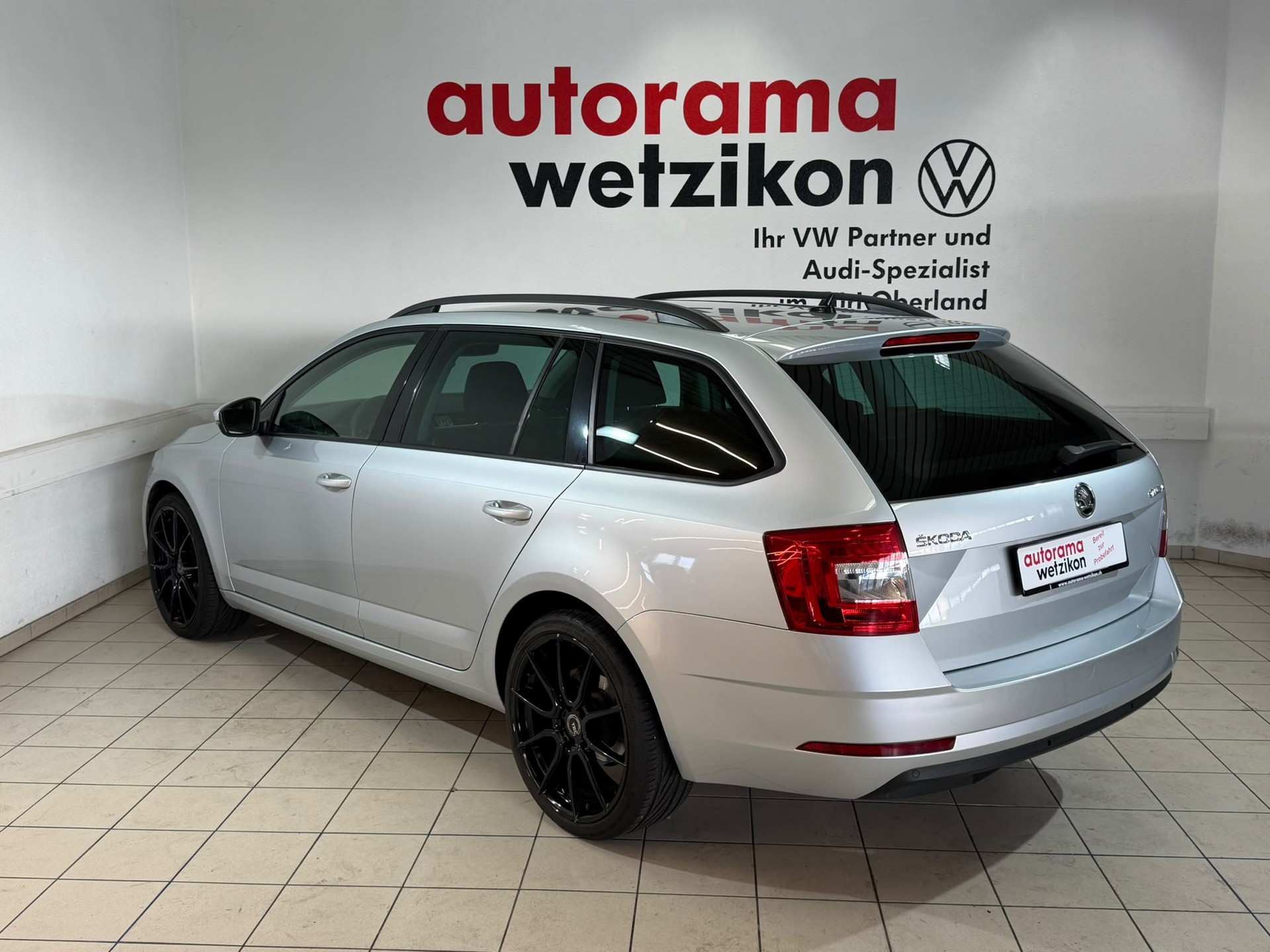 SKODA Octavia Combi 2.0 TDI Ambition DSG-image-2