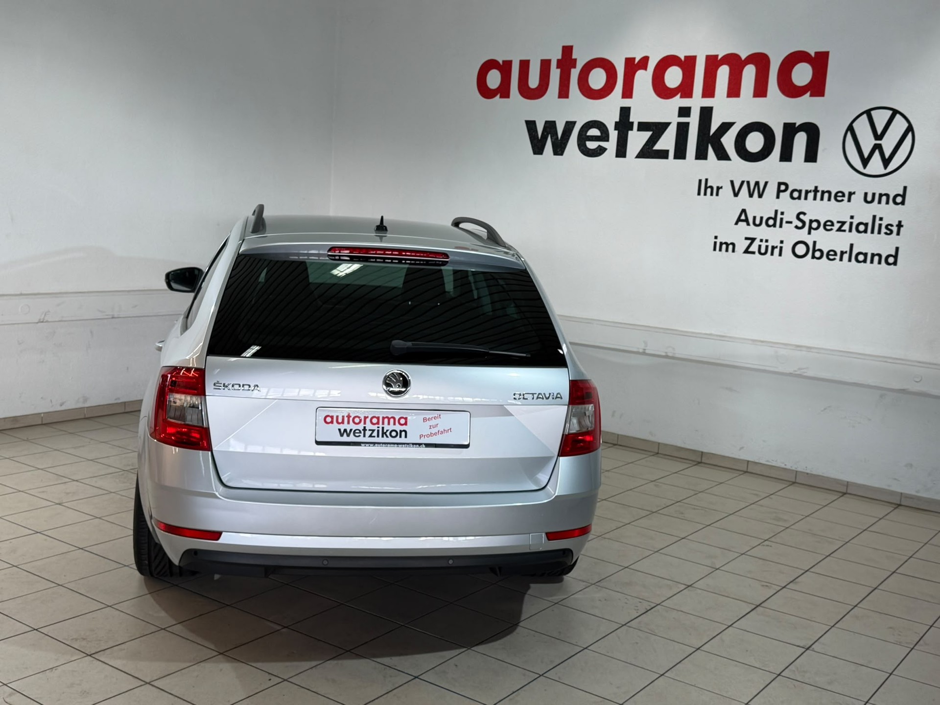 SKODA Octavia Combi 2.0 TDI Ambition DSG-image-3