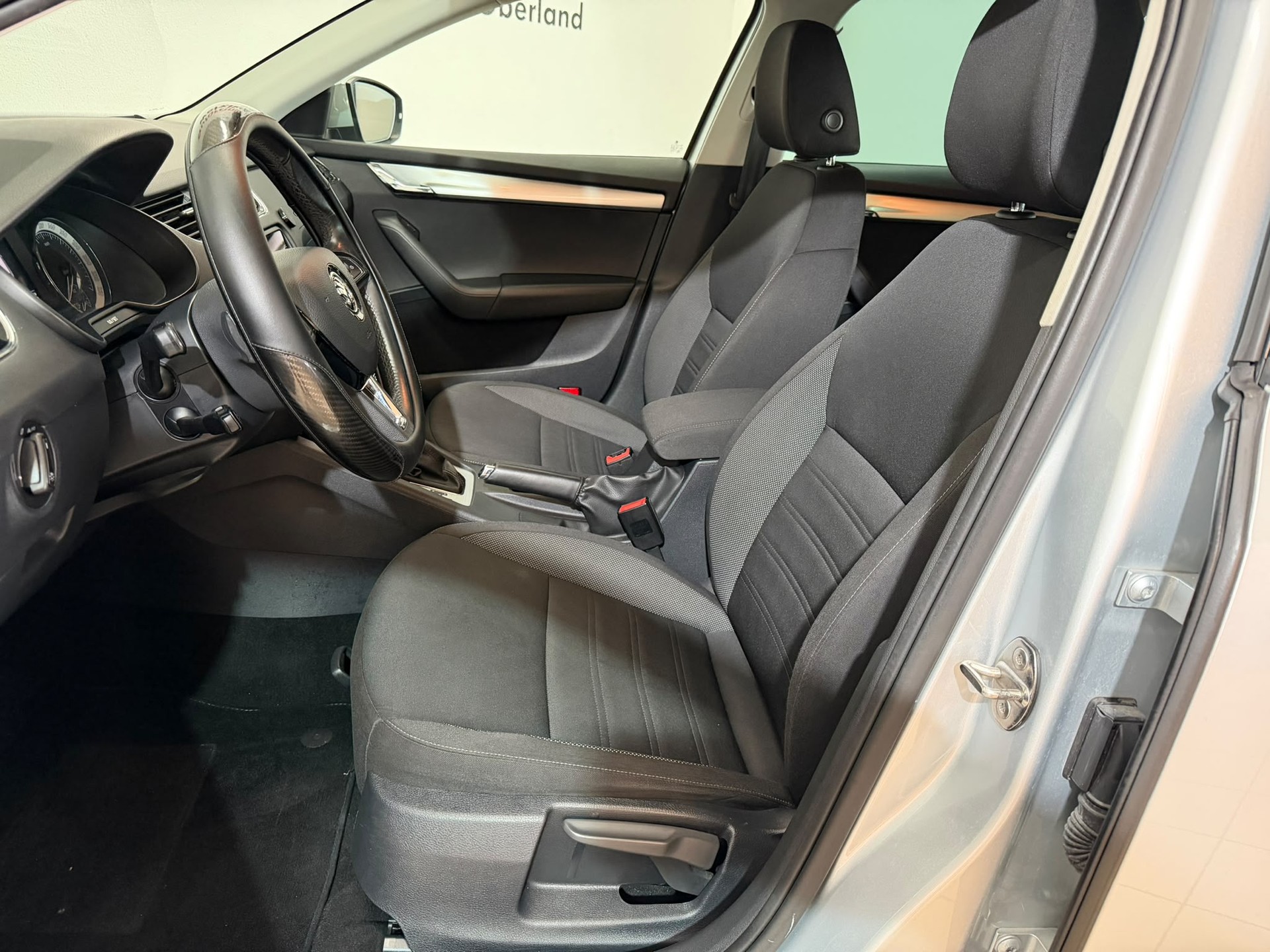 SKODA Octavia Combi 2.0 TDI Ambition DSG-image-5