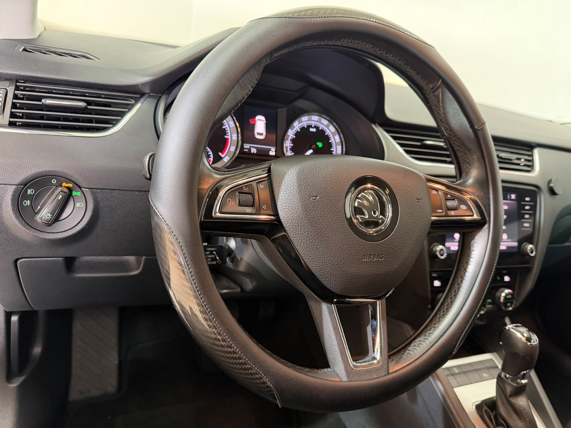 SKODA Octavia Combi 2.0 TDI Ambition DSG-image-6