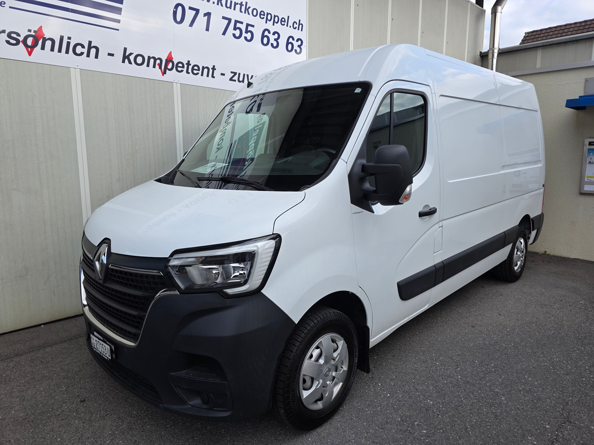 RENAULT Master T35 2.3dCi 135 L2H2-image-1