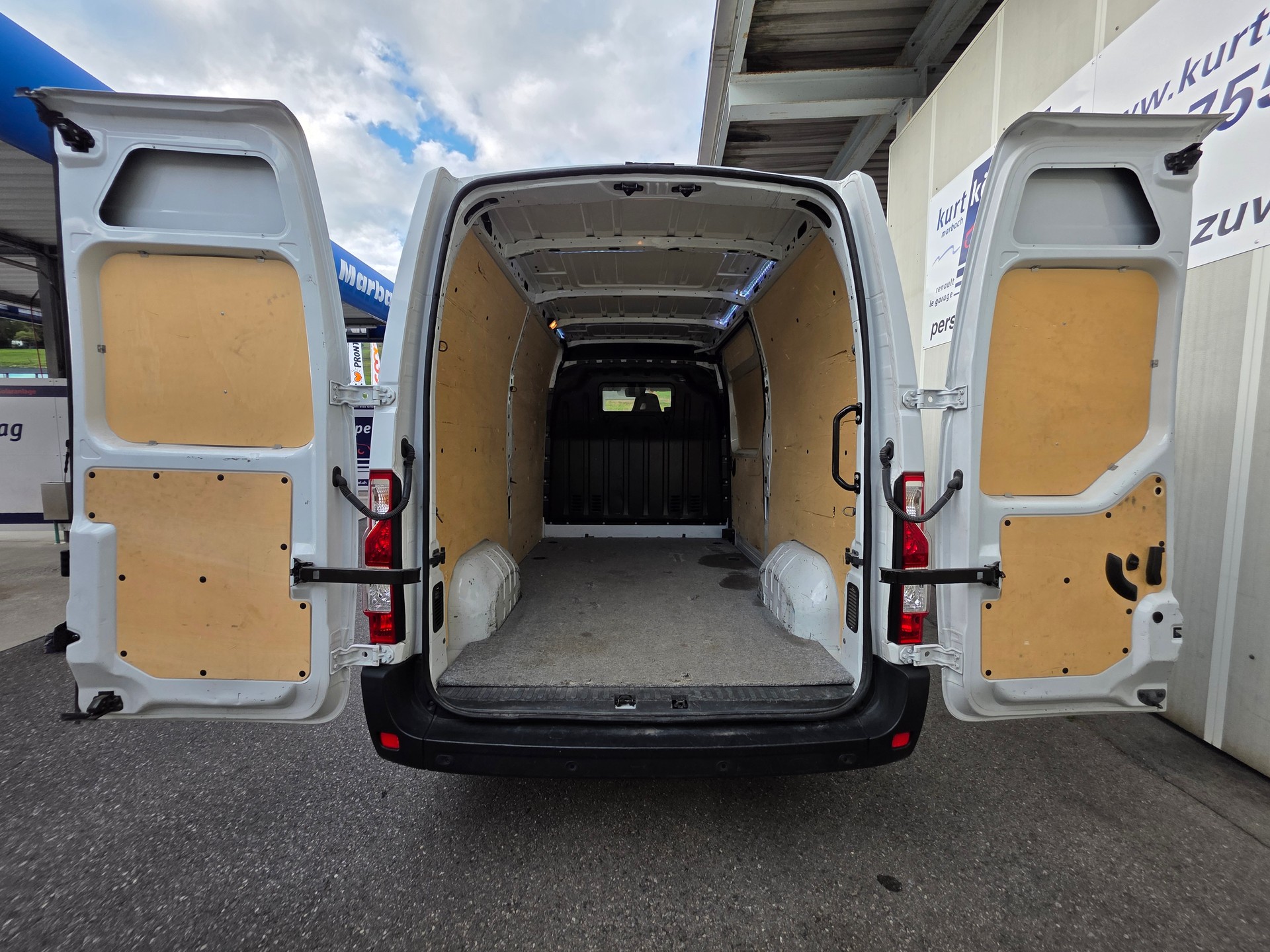 RENAULT Master T35 2.3dCi 135 L2H2-image-8