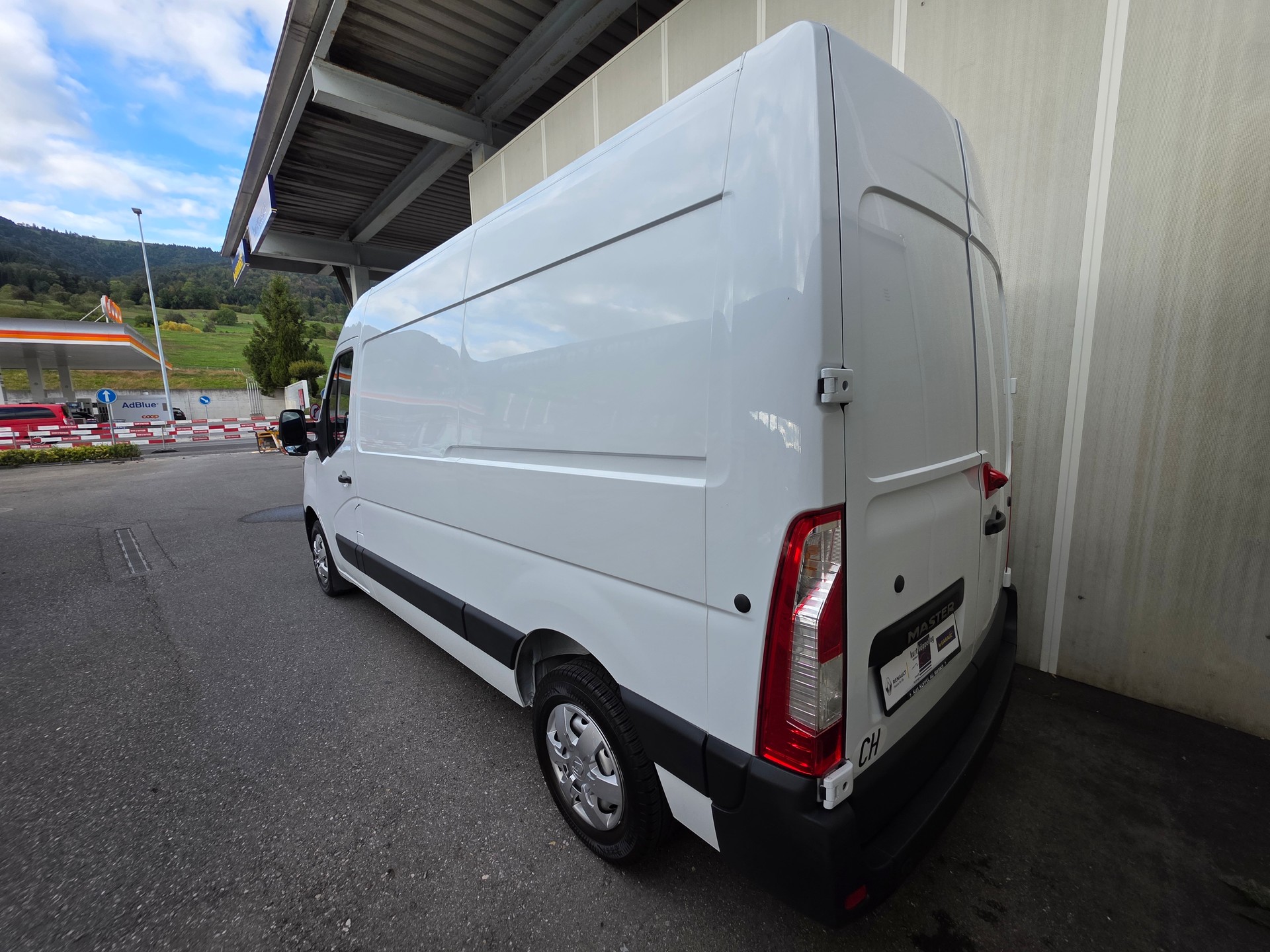 RENAULT Master T35 2.3dCi 135 L2H2-image-2