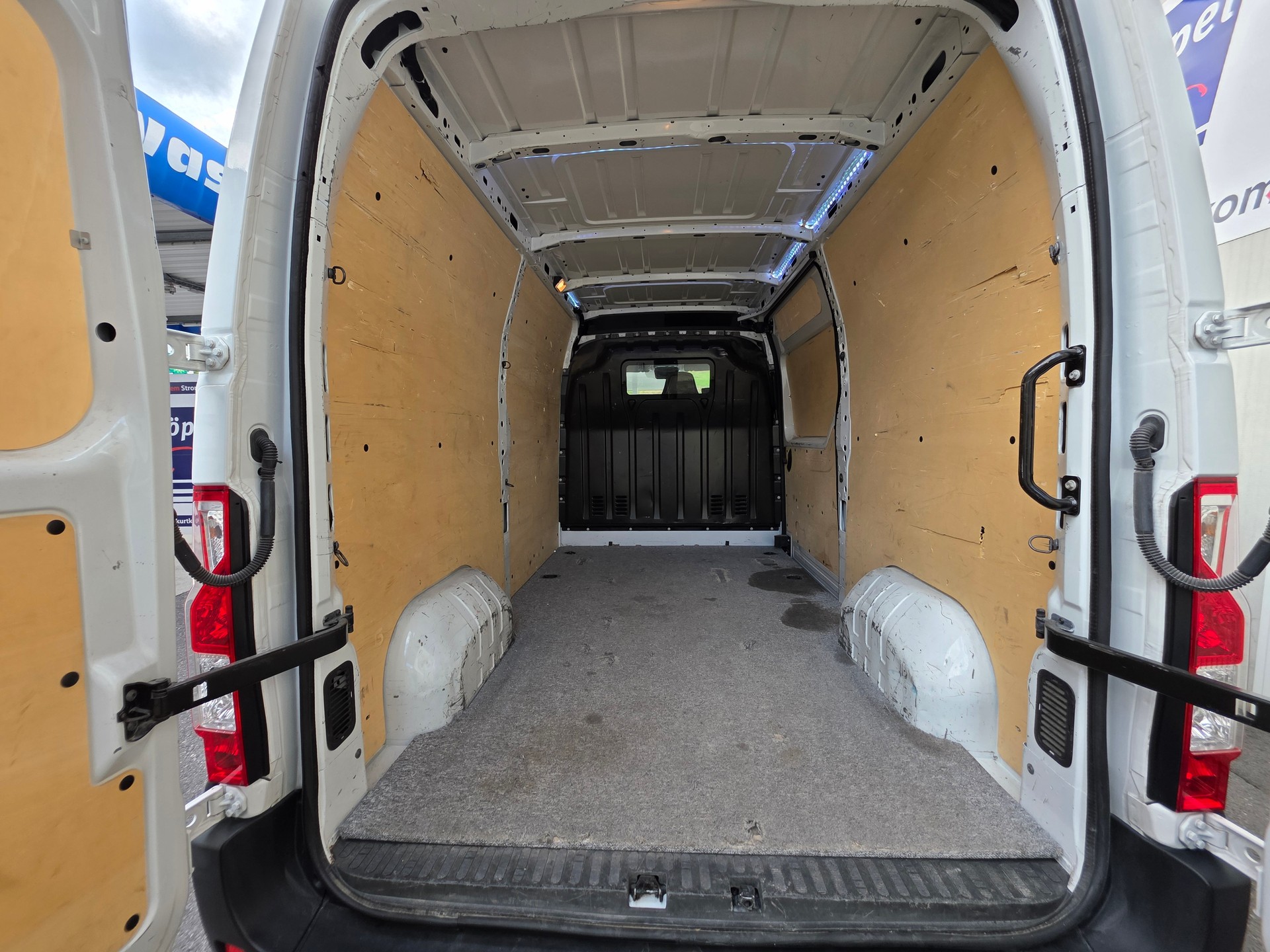 RENAULT Master T35 2.3dCi 135 L2H2-image-7