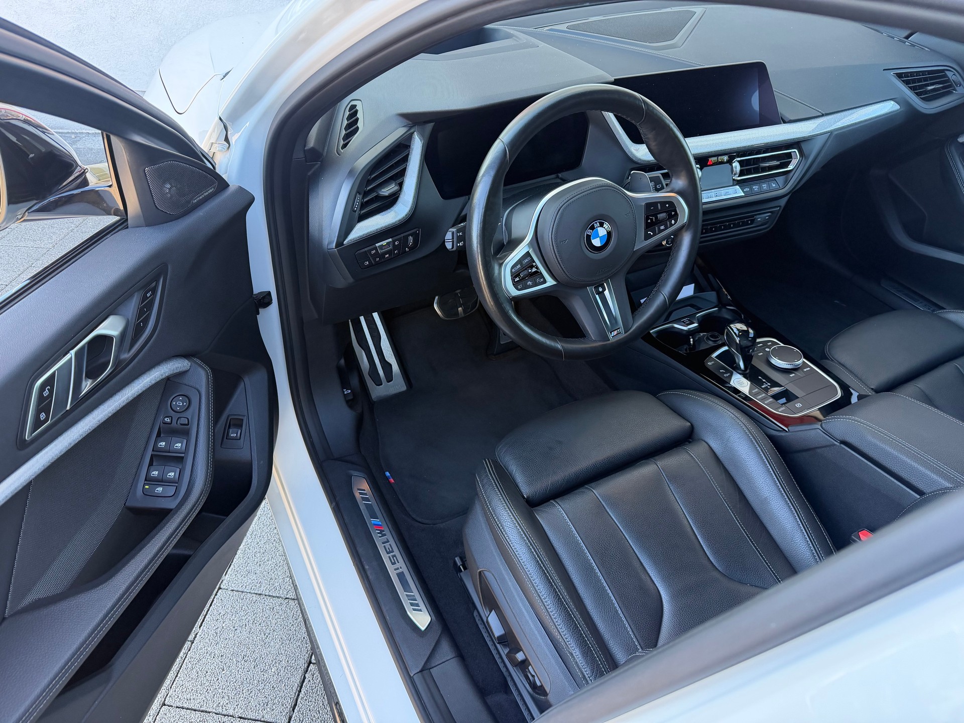 BMW M135i xDrive Steptronic-image-9