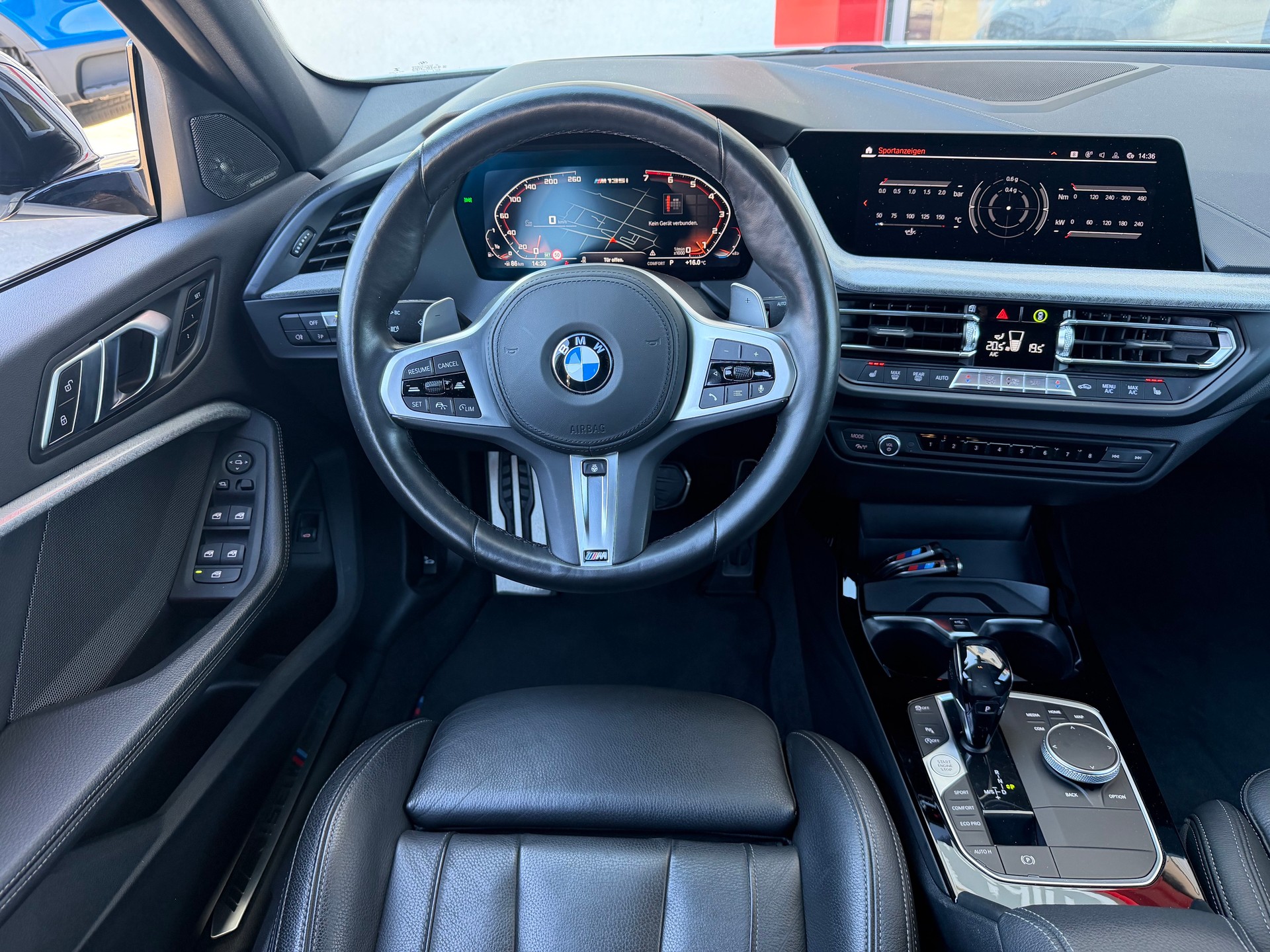 BMW M135i xDrive Steptronic-image-10