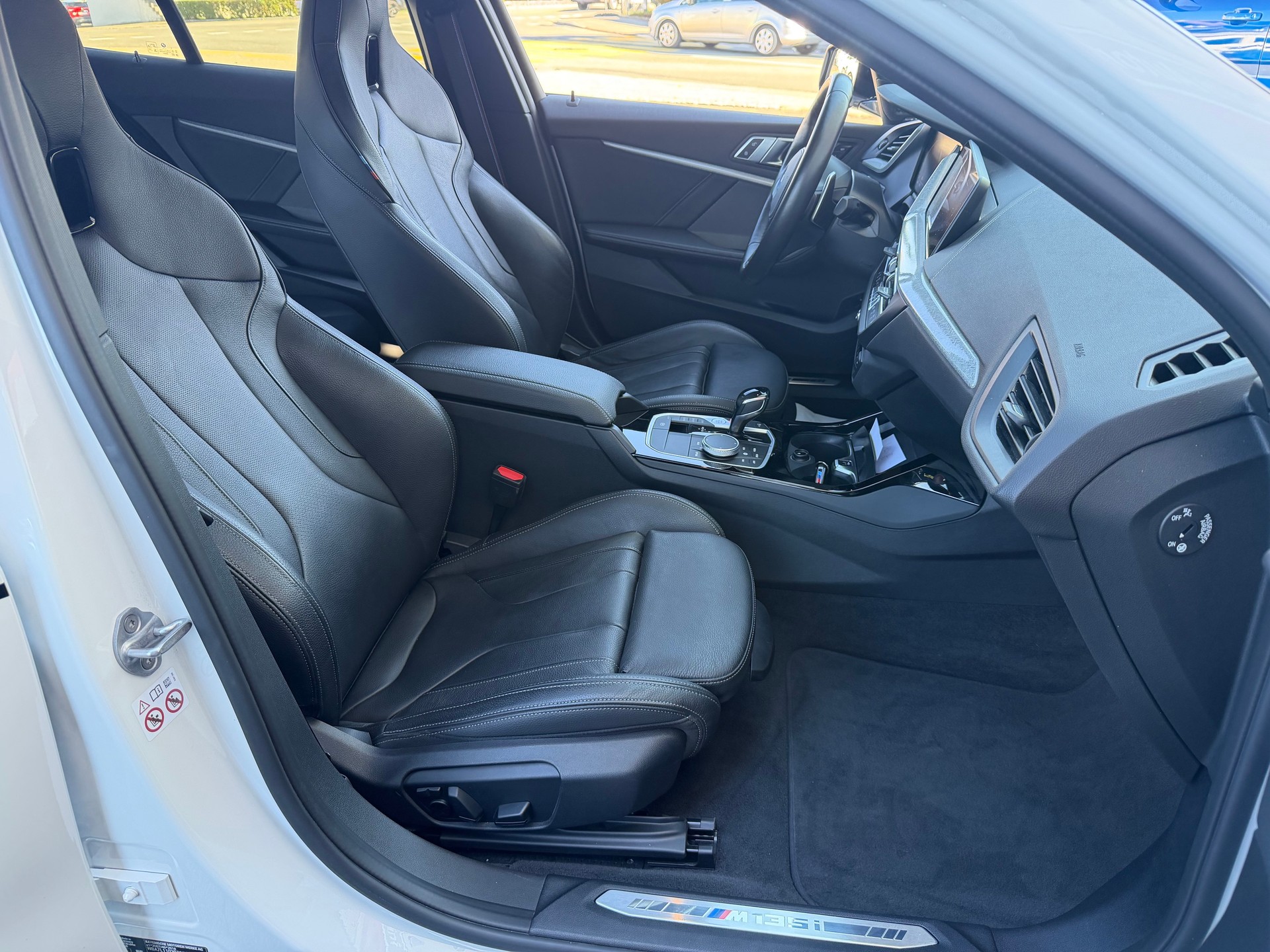 BMW M135i xDrive Steptronic-image-8