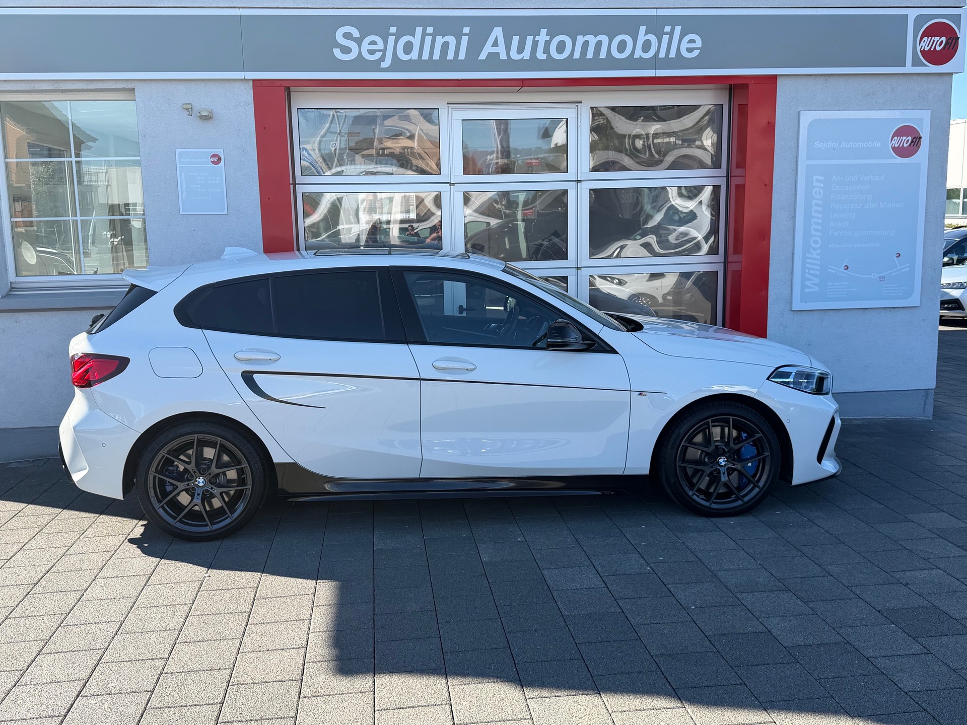 BMW M135i xDrive Steptronic-image-4