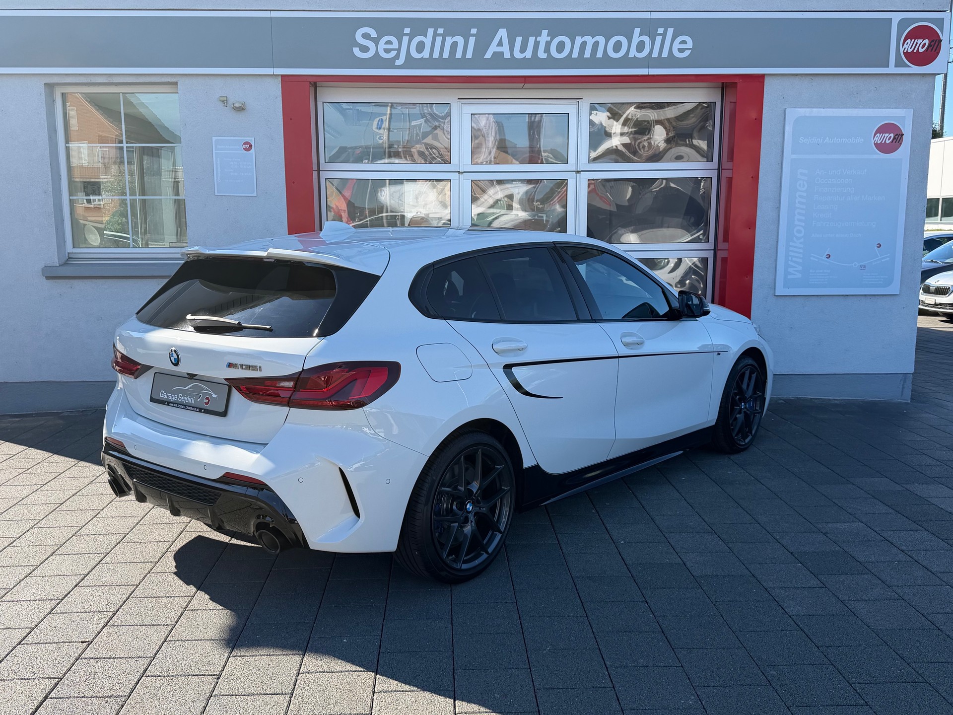 BMW M135i xDrive Steptronic-image-5