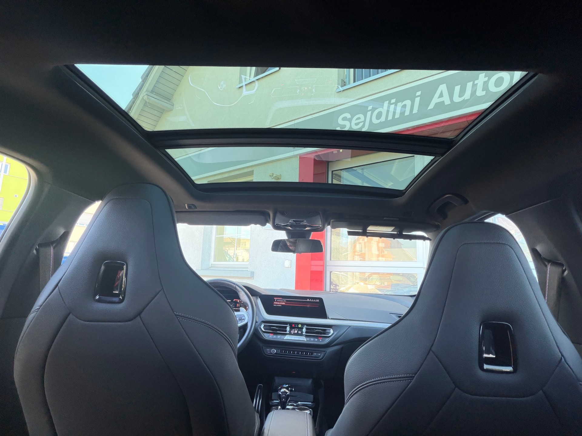 BMW M135i xDrive Steptronic-image-14