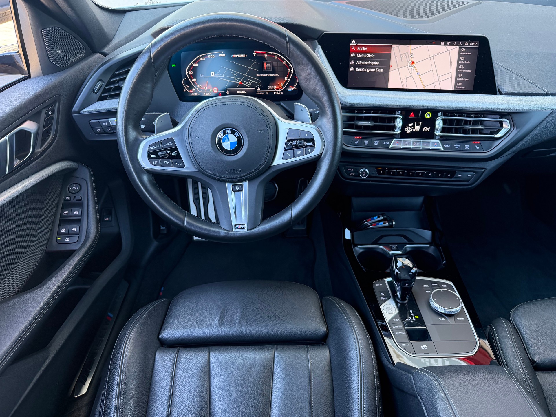 BMW M135i xDrive Steptronic-image-12