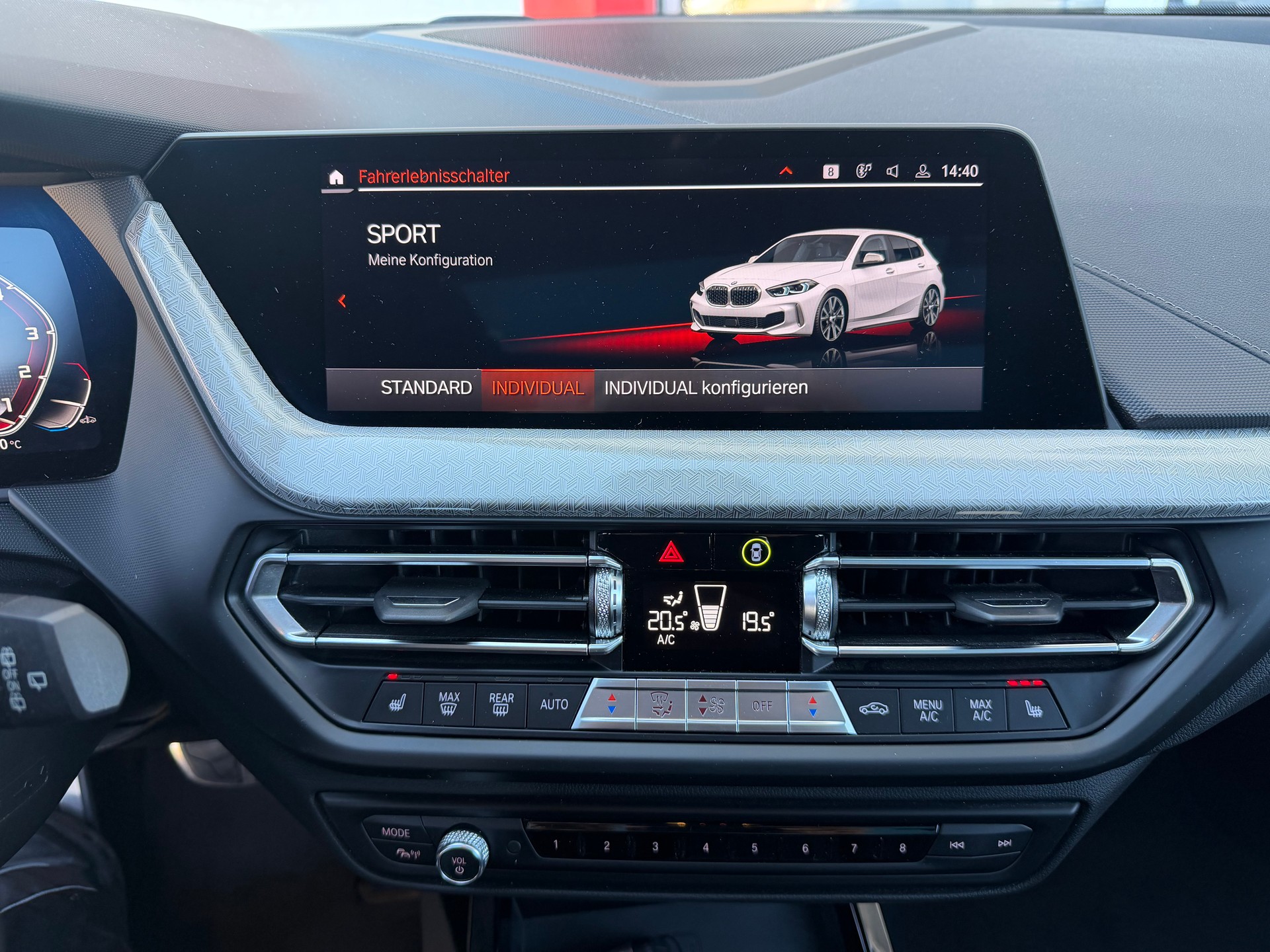 BMW M135i xDrive Steptronic-image-13