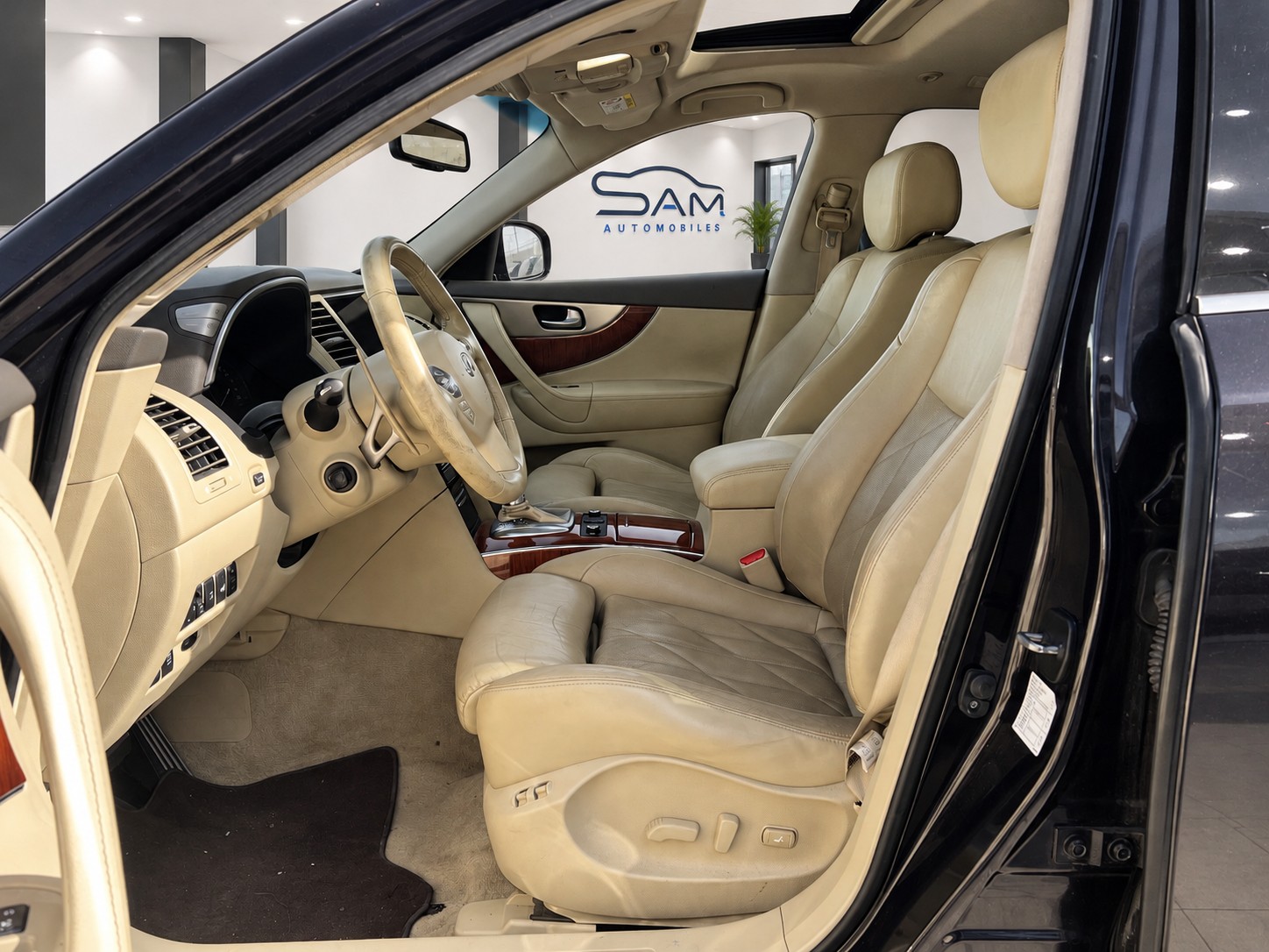 INFINITI QX70 3.0d S Premium AWD Automatic-image-8