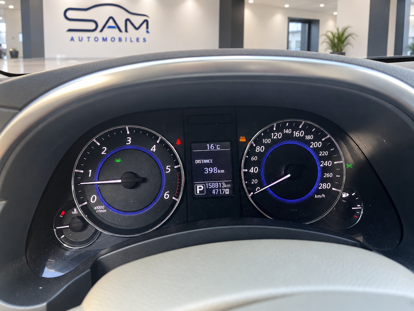 INFINITI QX70 3.0d S Premium AWD Automatic-image-12