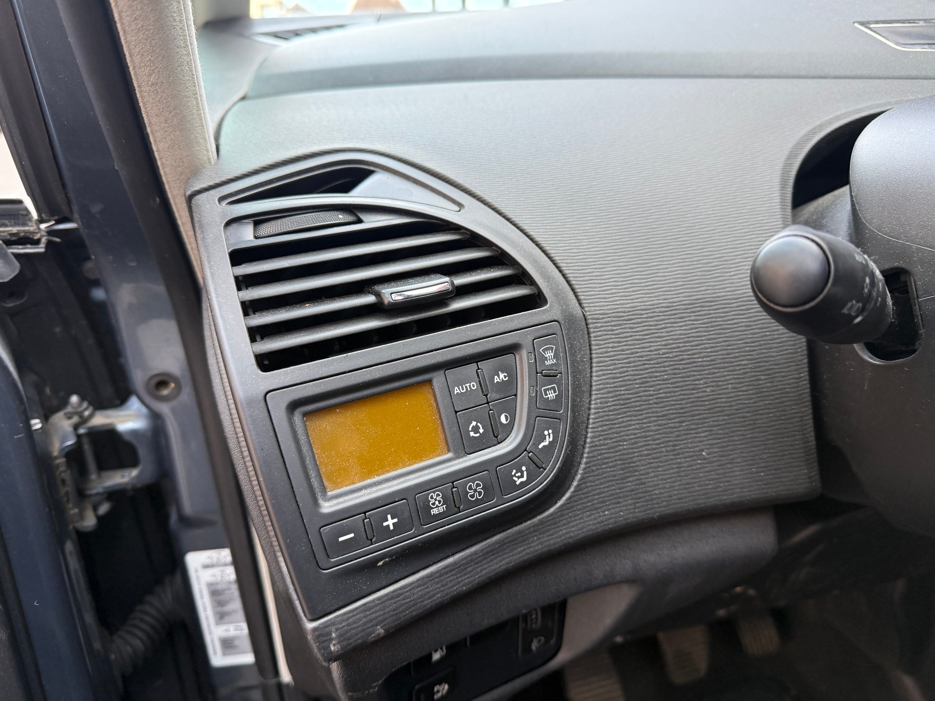 CITROEN Grand C4 Picasso 1.6 HDI 16V Dynamique-image-5
