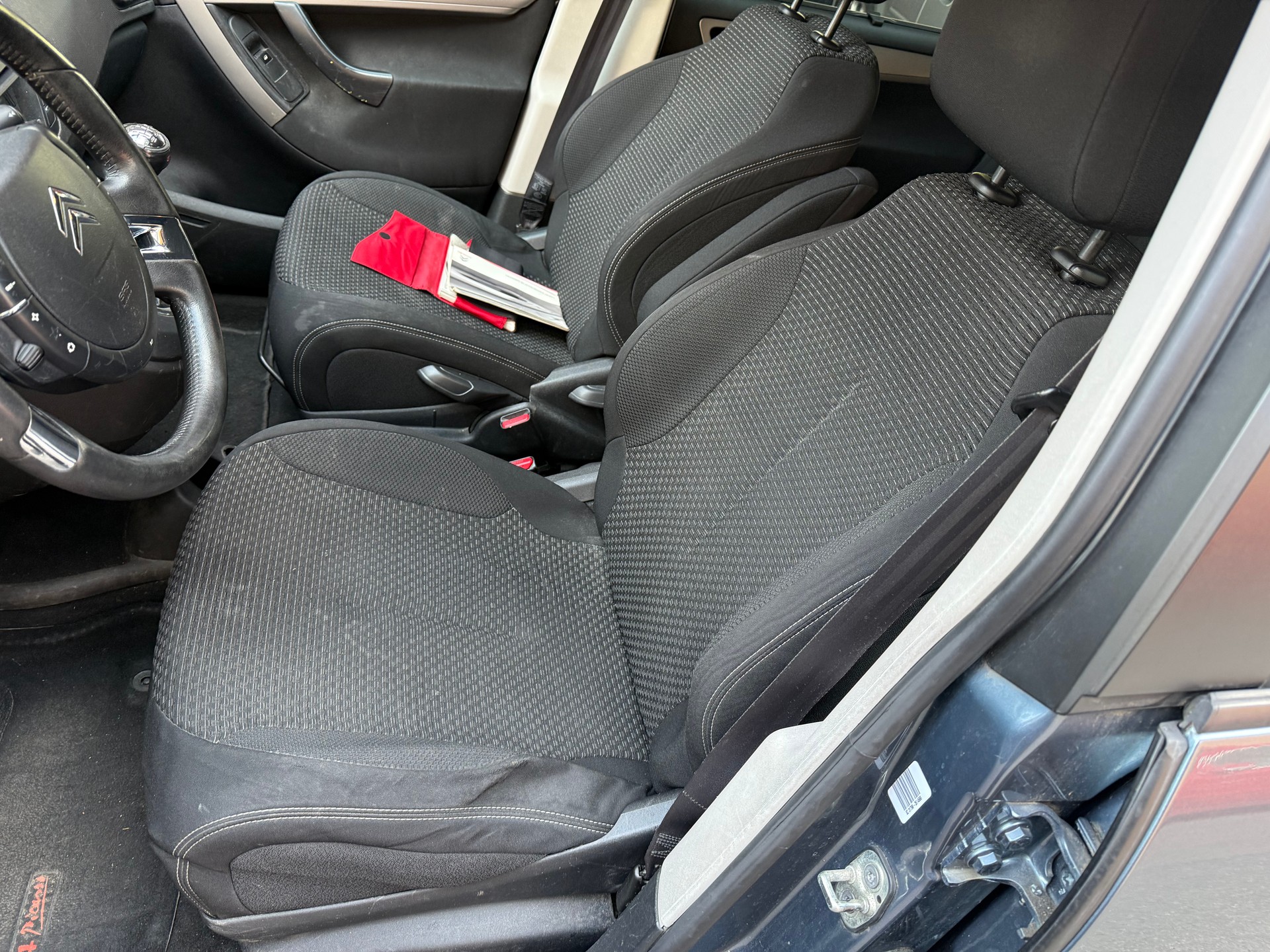 CITROEN Grand C4 Picasso 1.6 HDI 16V Dynamique-image-7