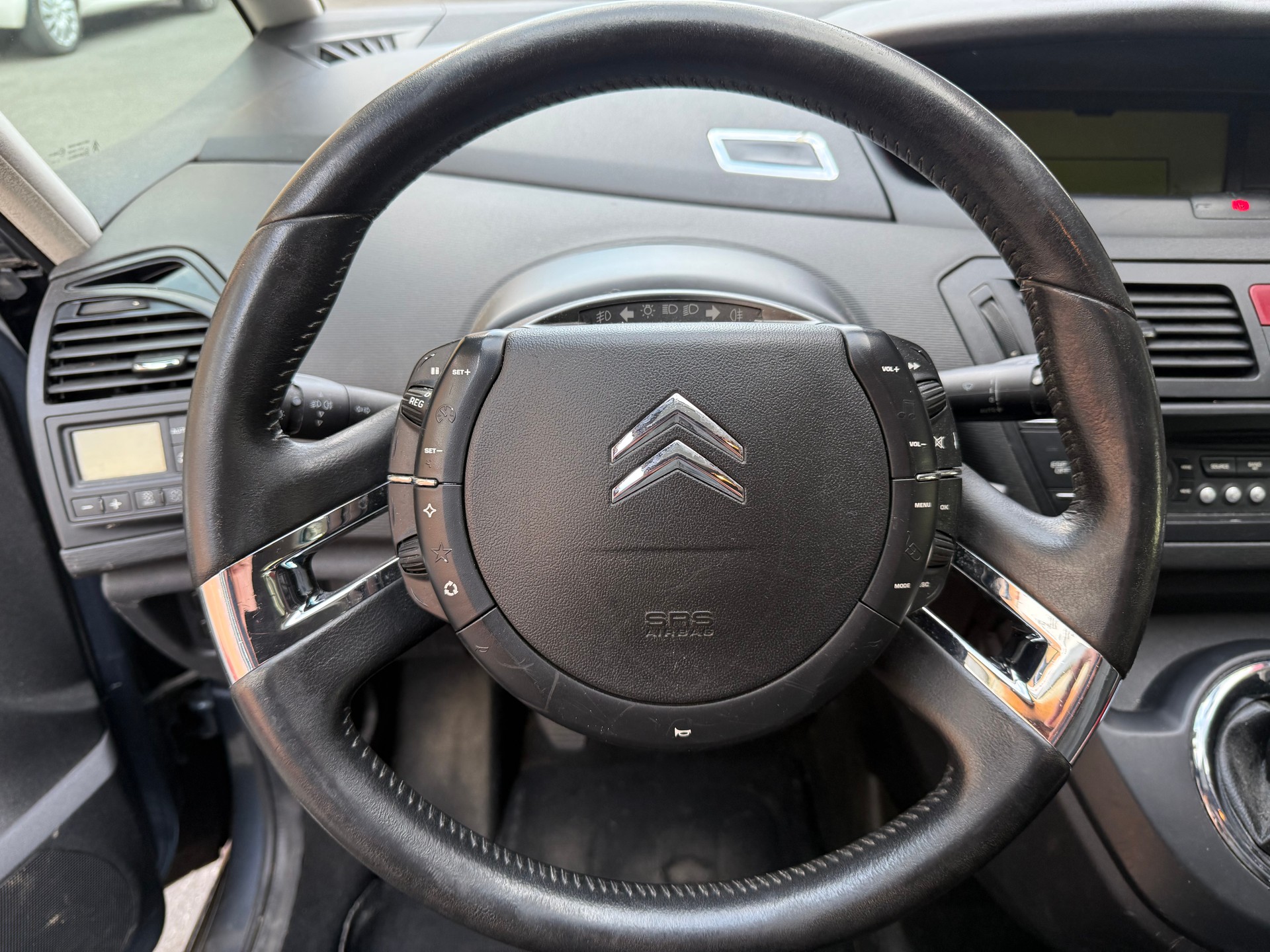CITROEN Grand C4 Picasso 1.6 HDI 16V Dynamique-image-1