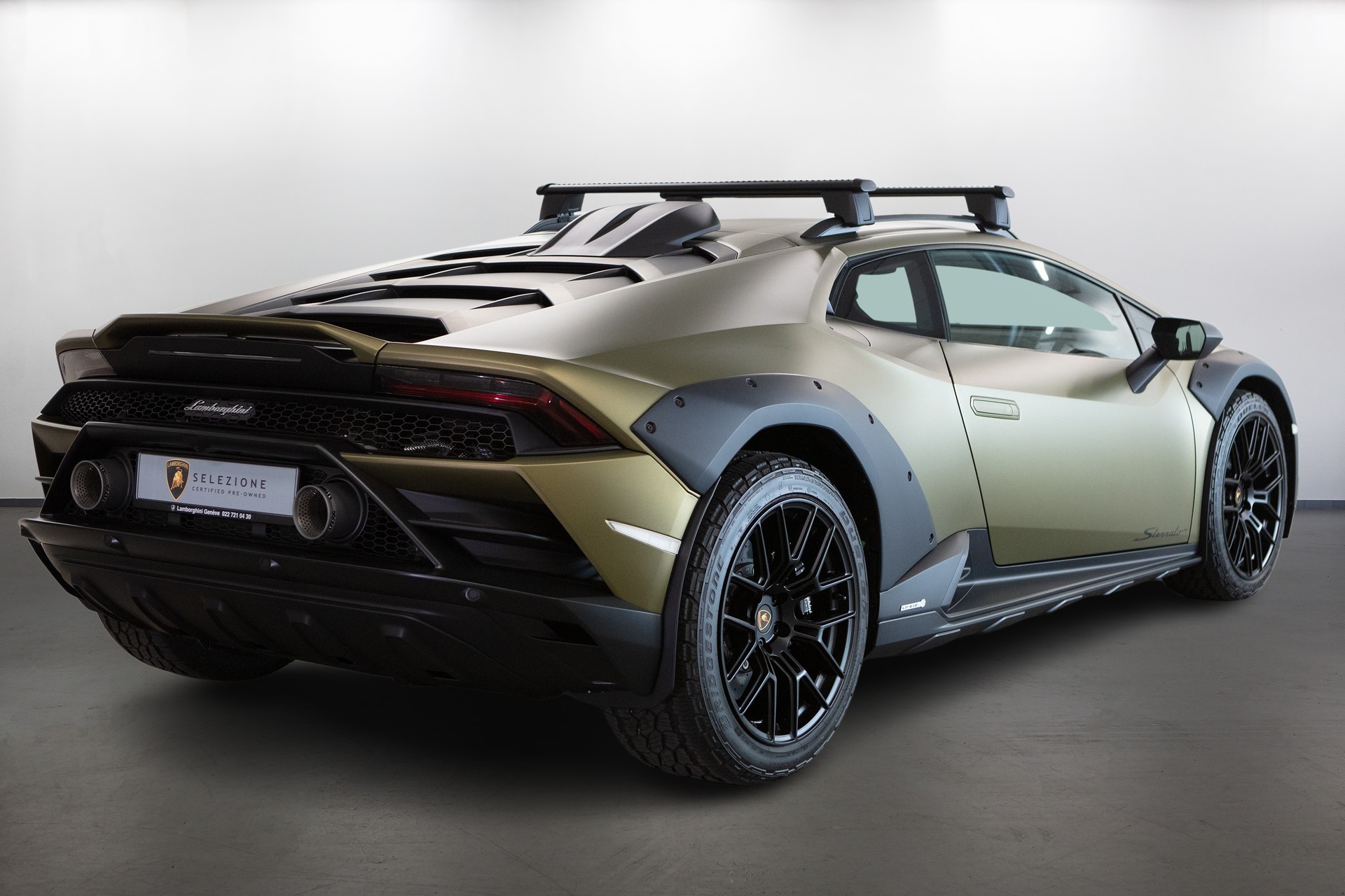 LAMBORGHINI Huracán Sterrato Coupé DCT-image-2