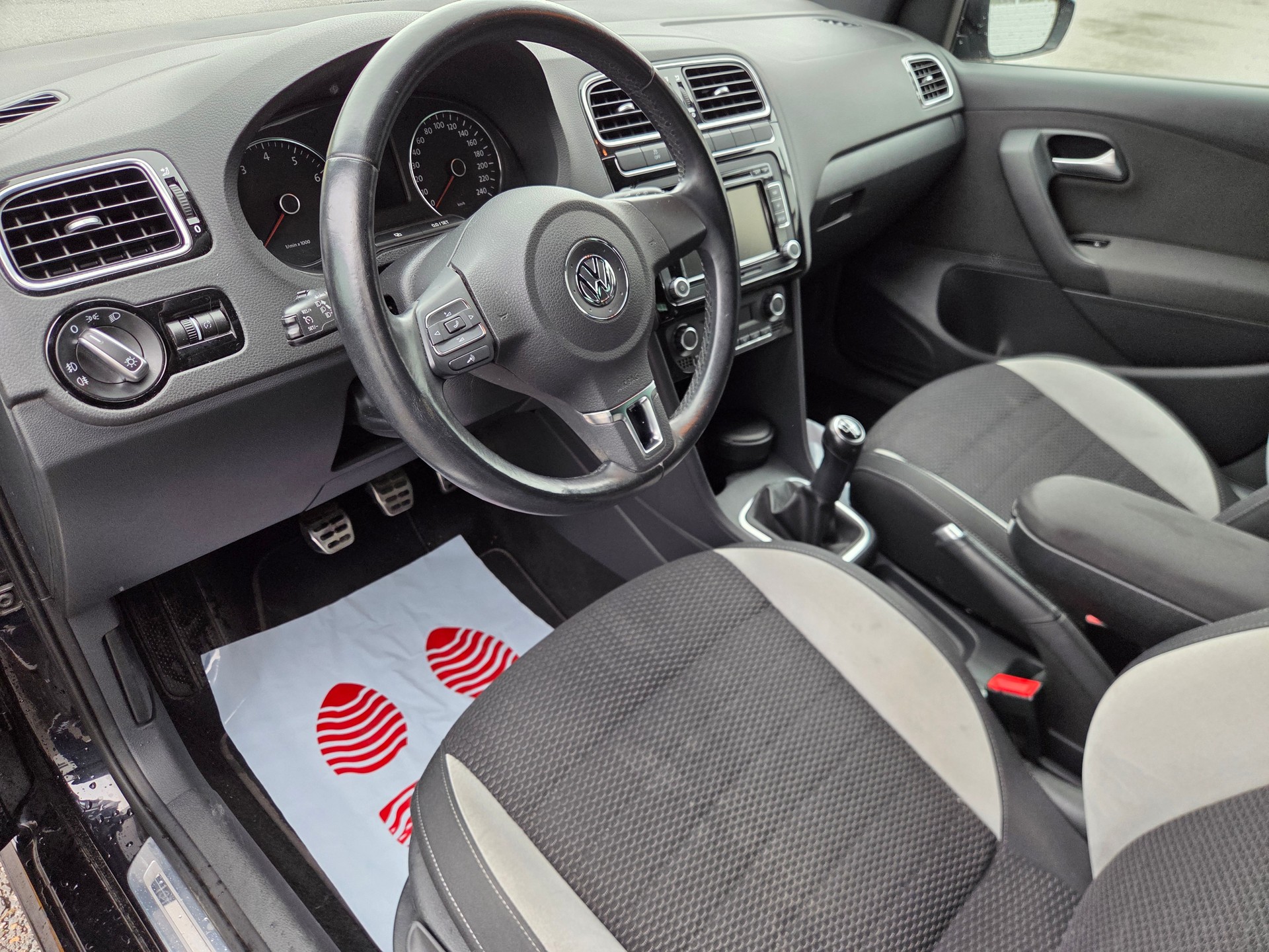 VW Polo 1.2 TSI R-Line Design-image-7