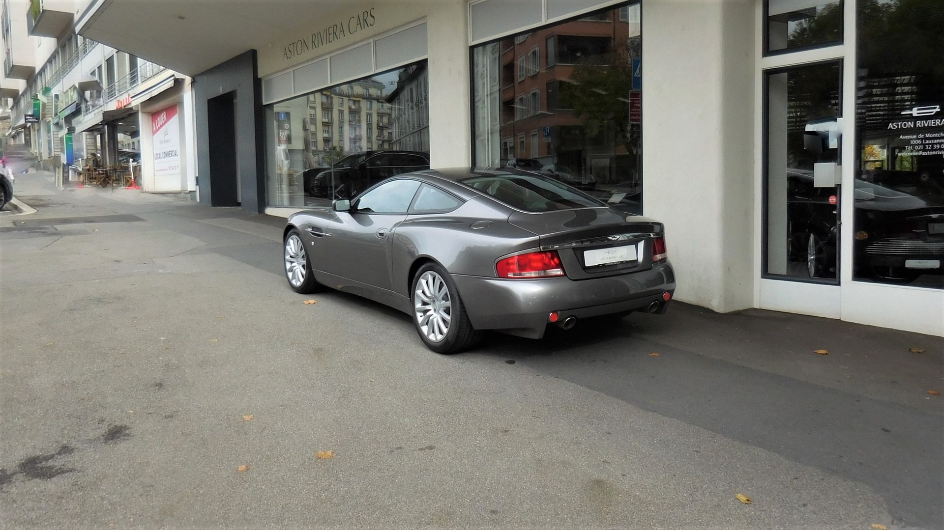 ASTON MARTIN Vanquish V12 5.9-48-image-1