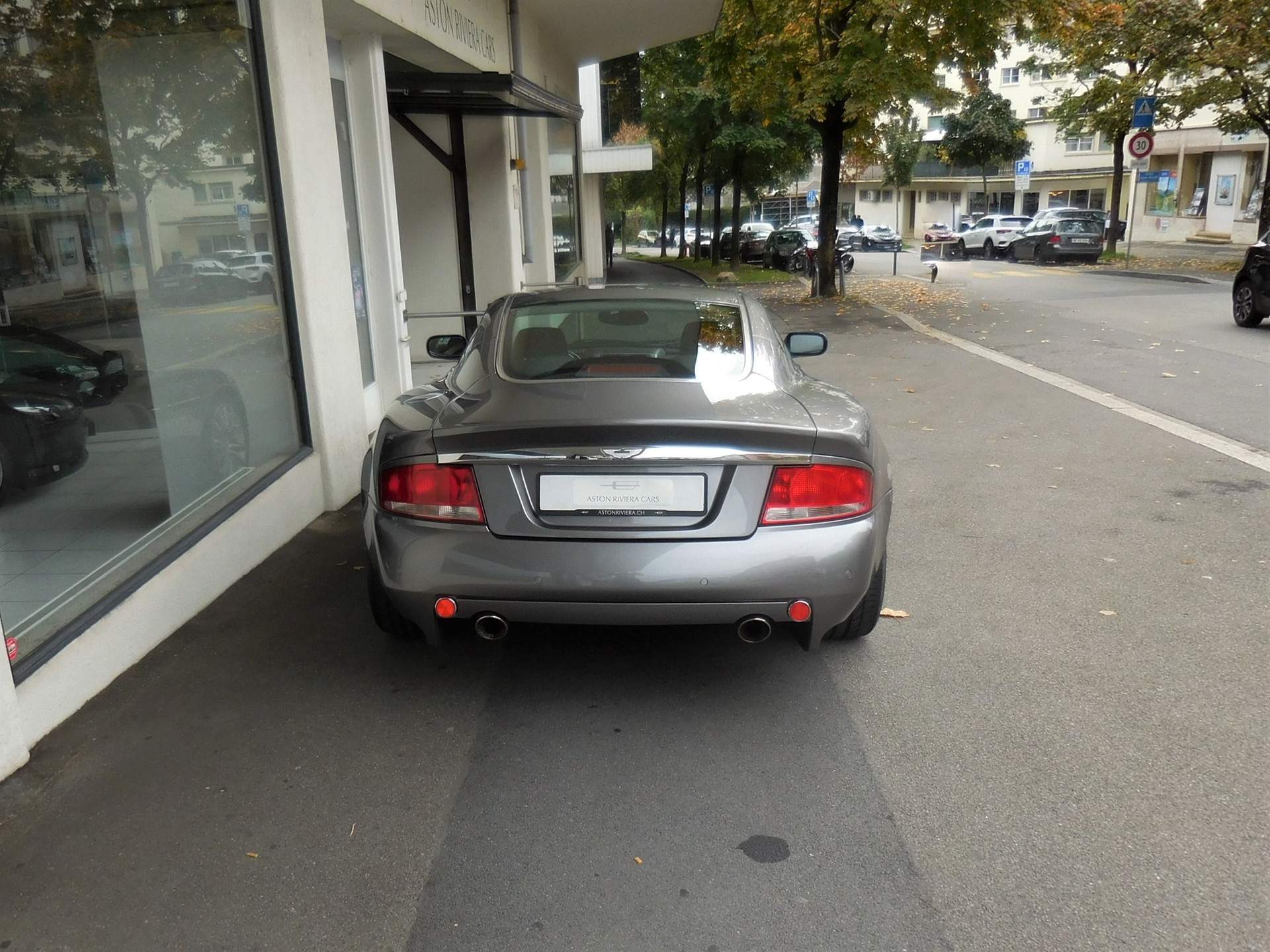 ASTON MARTIN Vanquish V12 5.9-48-image-11