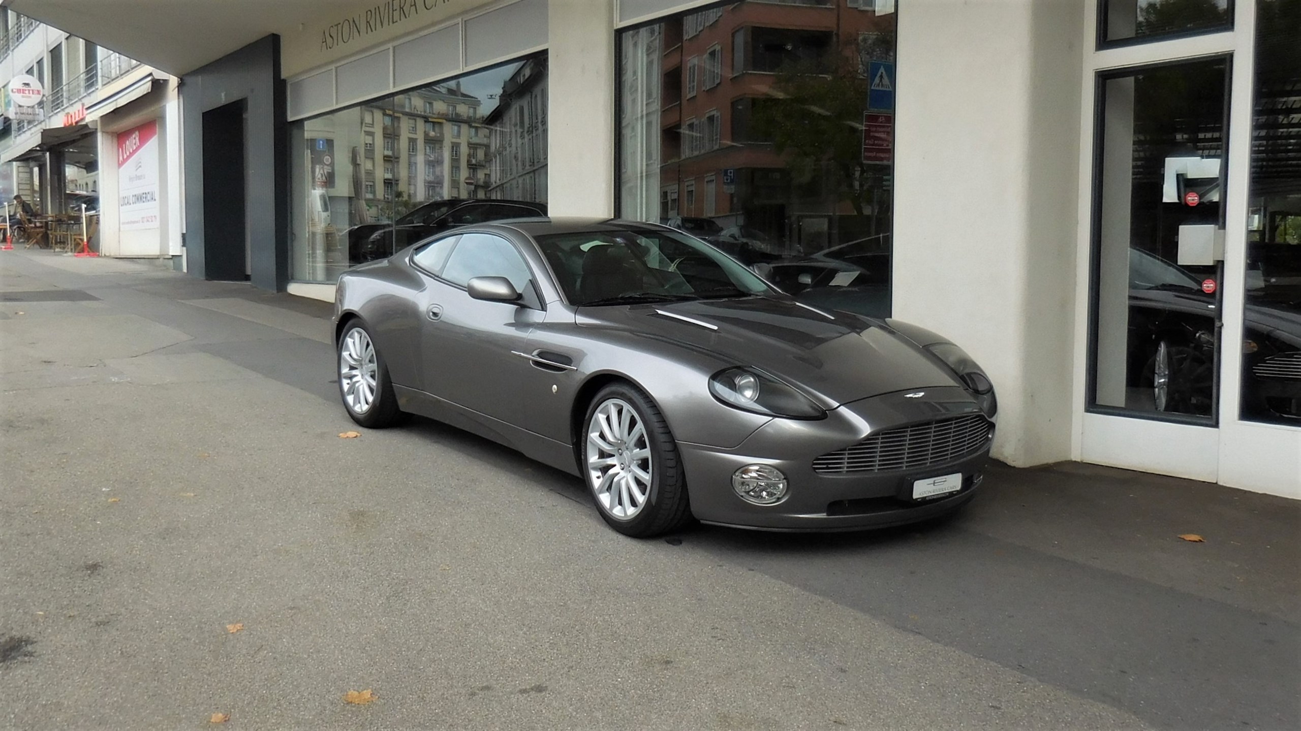 ASTON MARTIN Vanquish V12 5.9-48 (Limousine) Aston Martin ASTON MARTIN Vanquish V12 5.9-48 (Limousine)