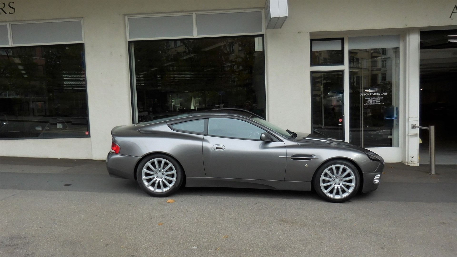 ASTON MARTIN Vanquish V12 5.9-48-image-5
