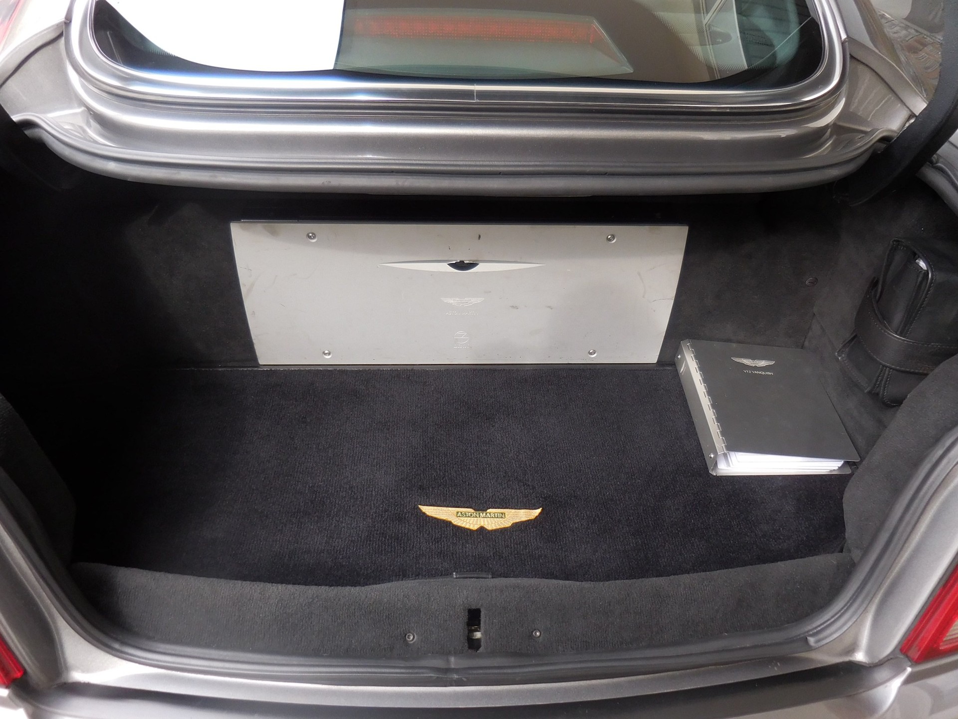 ASTON MARTIN Vanquish V12 5.9-48-image-9