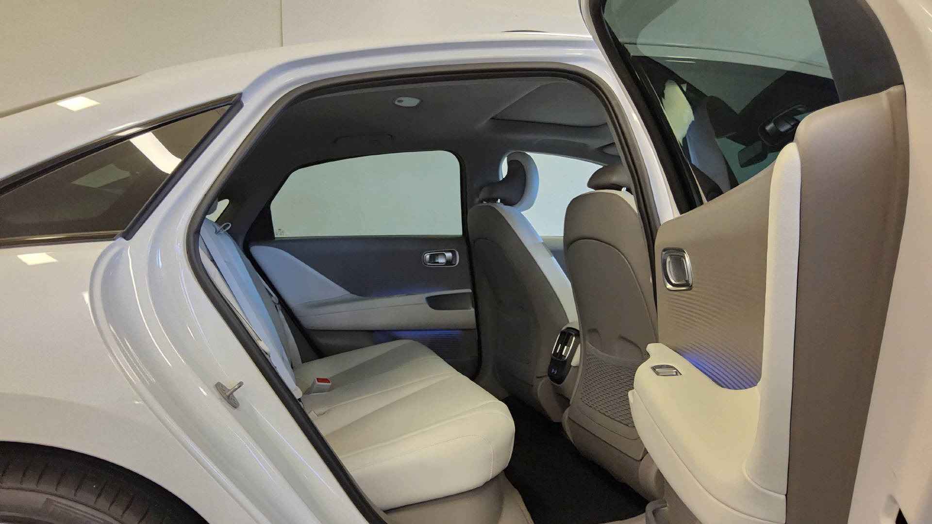 HYUNDAI Ioniq 6 Launch Edition 4WD-image-8