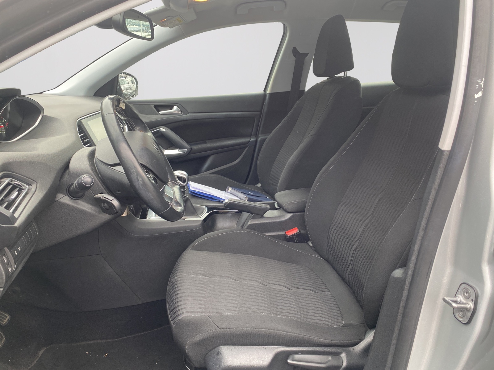 PEUGEOT 308 1.2 THP Allure-image-10