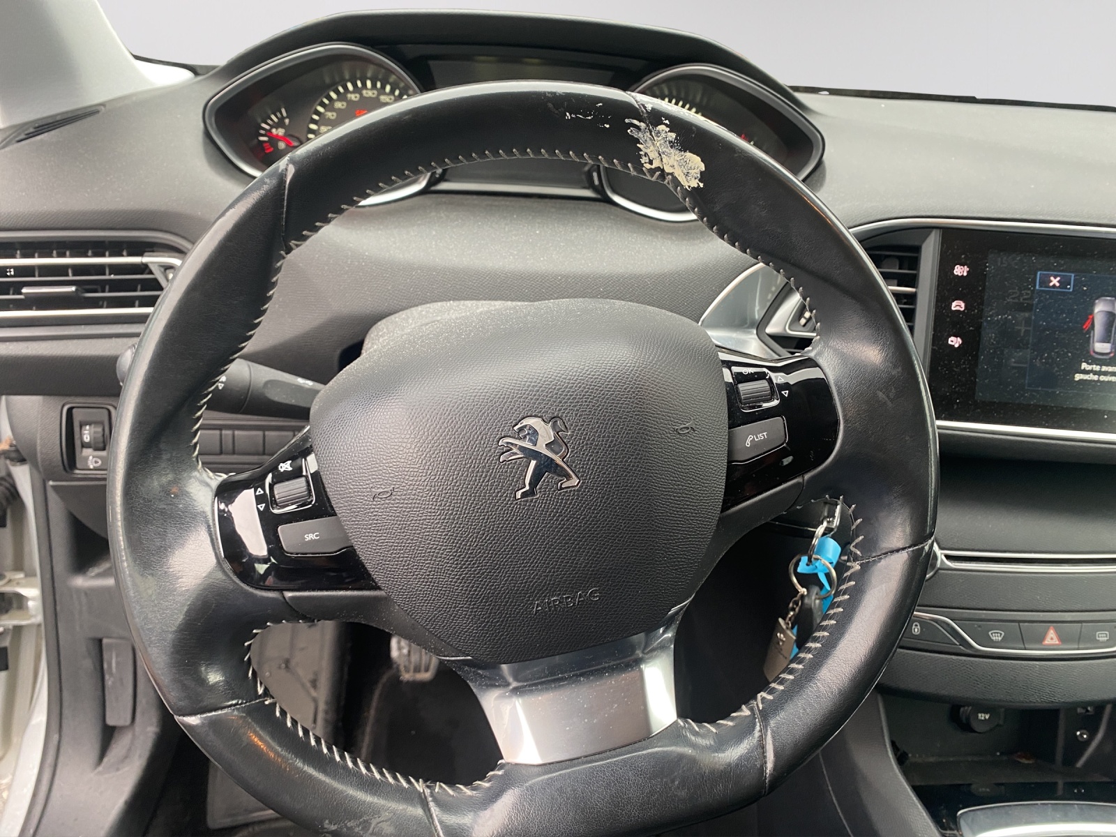 PEUGEOT 308 1.2 THP Allure-image-9