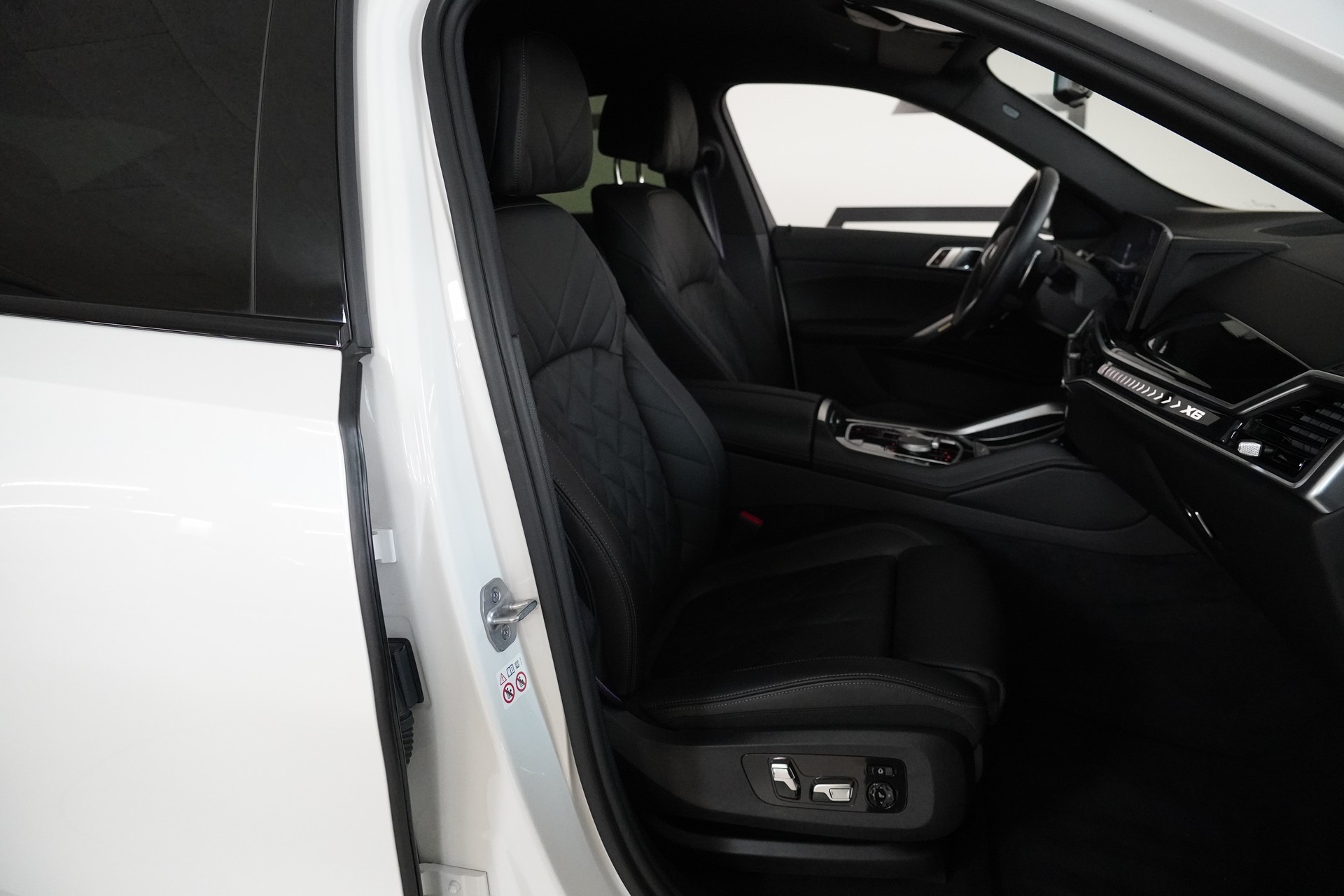 BMW X6 xDrive 48V 30d M Sport Pro Steptronic-image-14