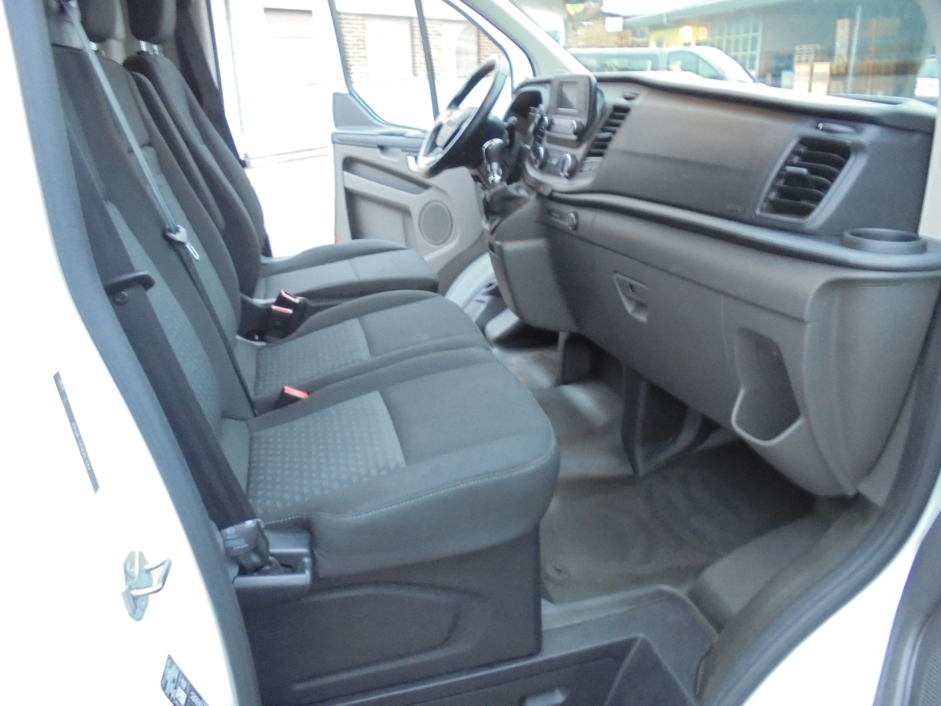 FORD Transit Custom Van 300 L2H1 Trend-image-8