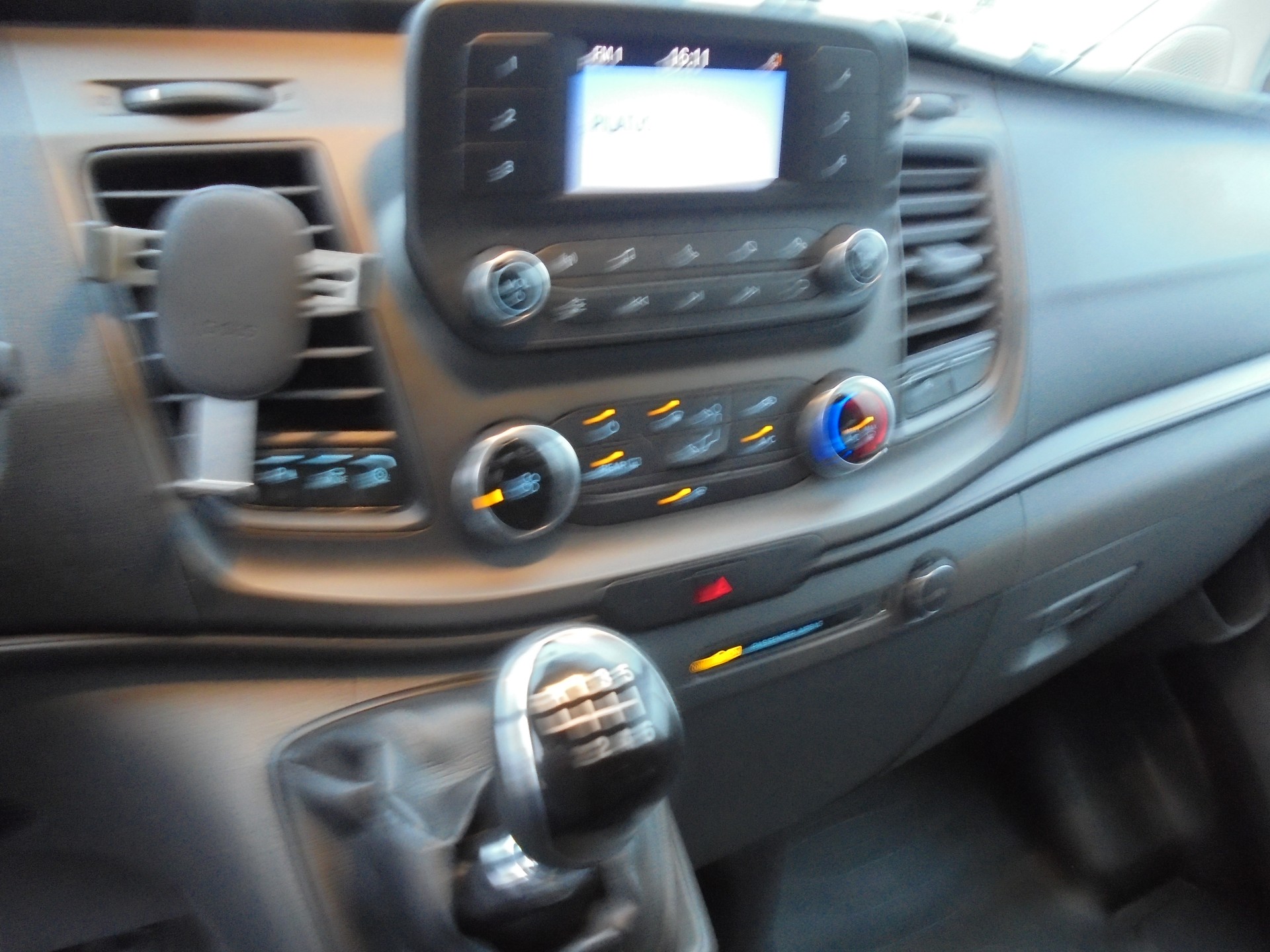 FORD Transit Custom Van 300 L2H1 Trend-image-13