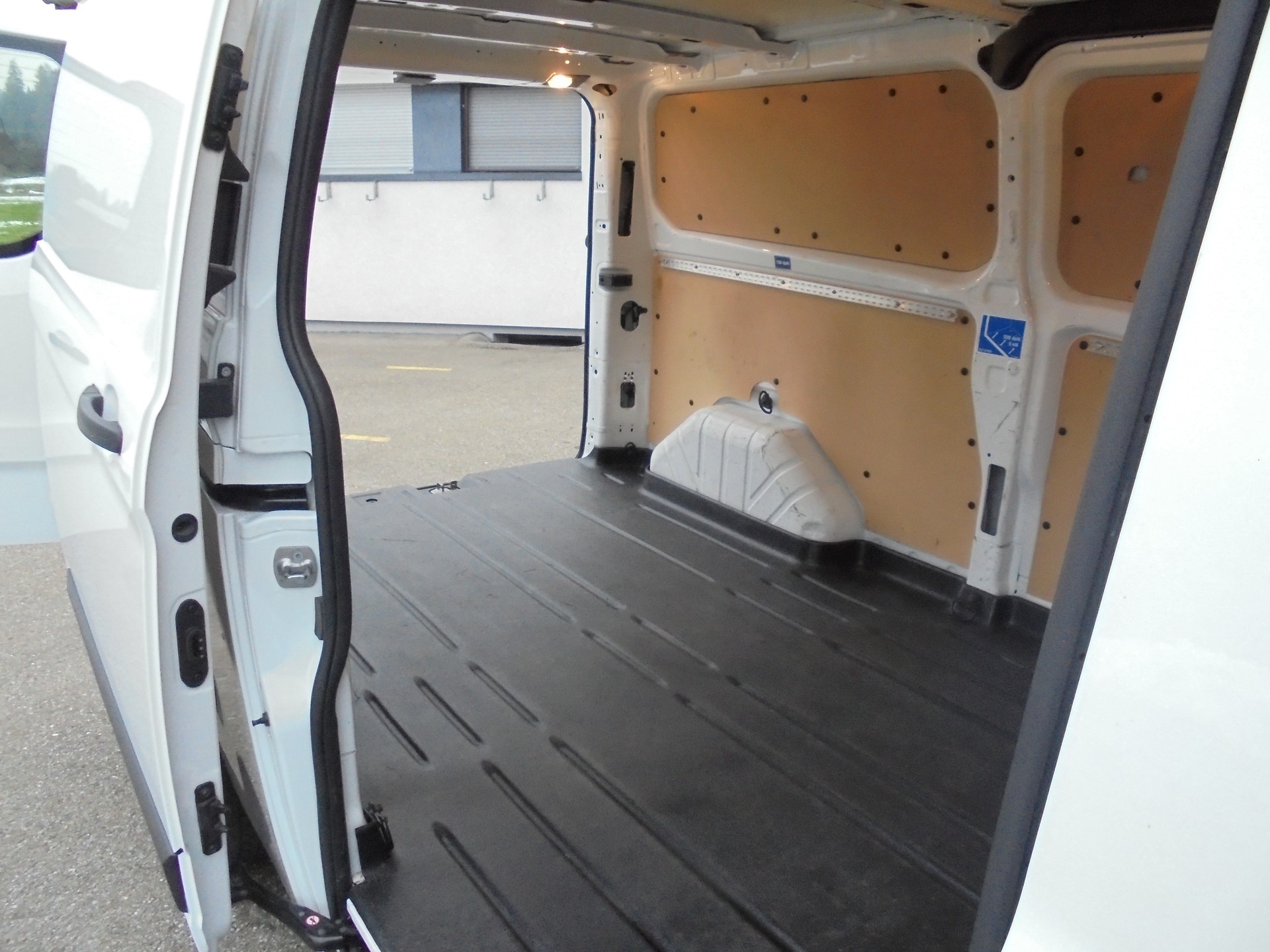 FORD Transit Custom Van 300 L2H1 Trend-image-16