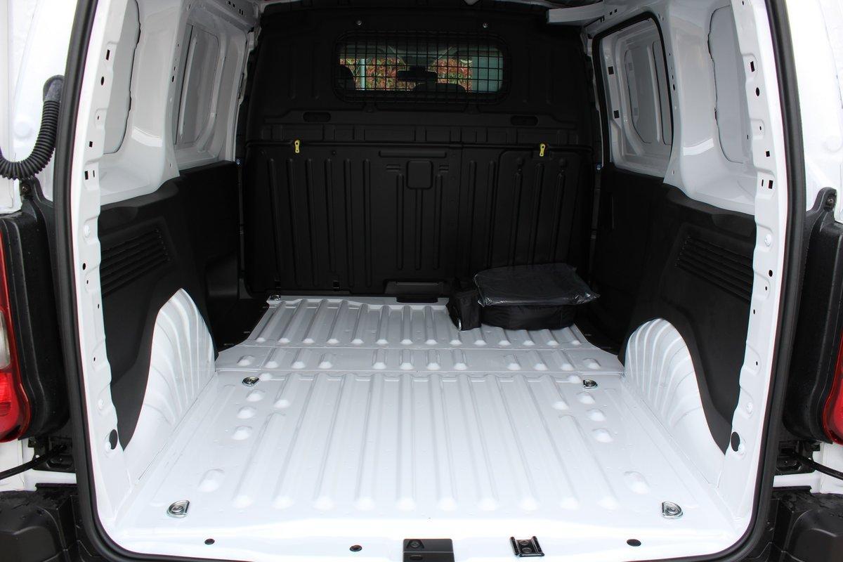 FIAT E-Doblo Kaw. L1 50 kWh Swiss Edition-image-19