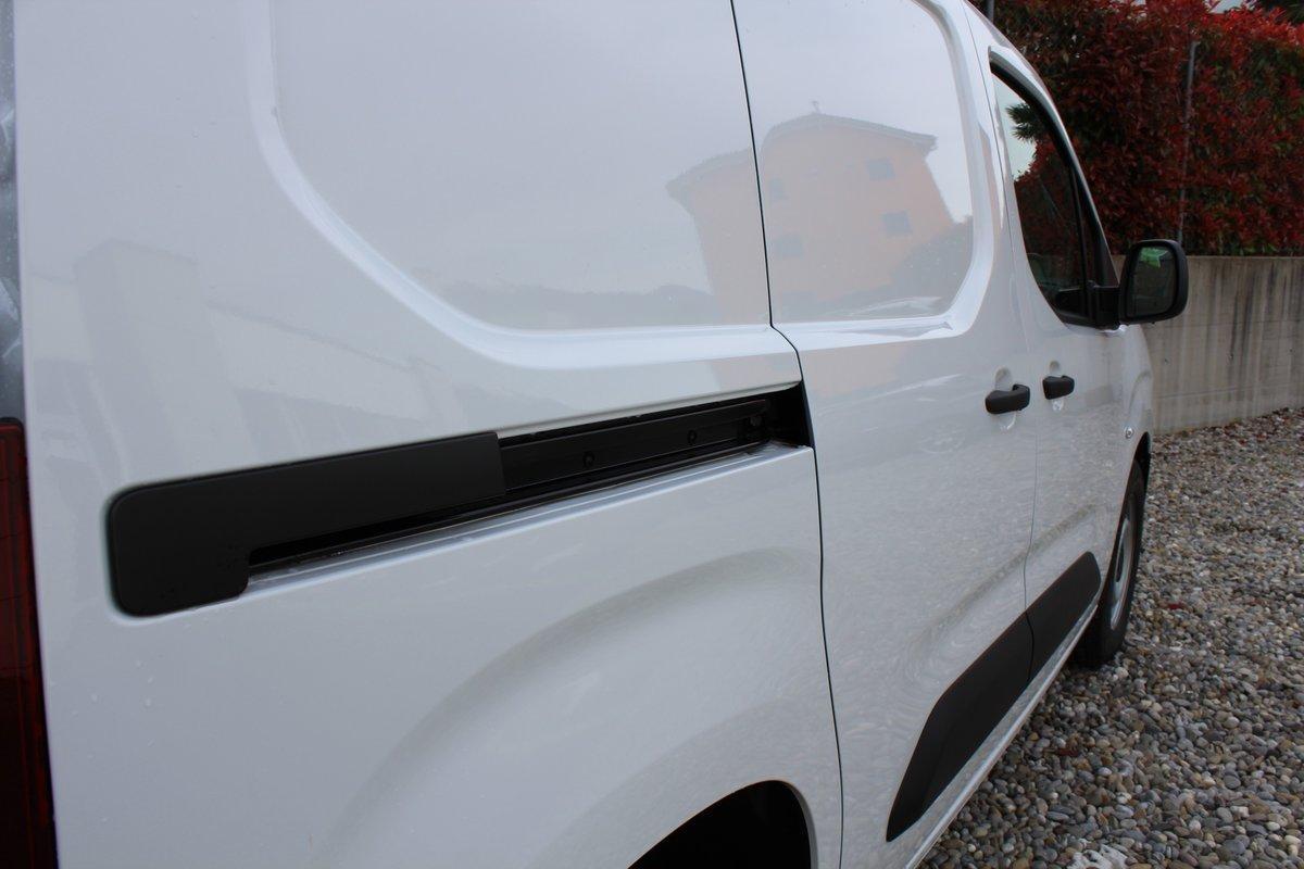 FIAT E-Doblo Kaw. L1 50 kWh Swiss Edition-image-18