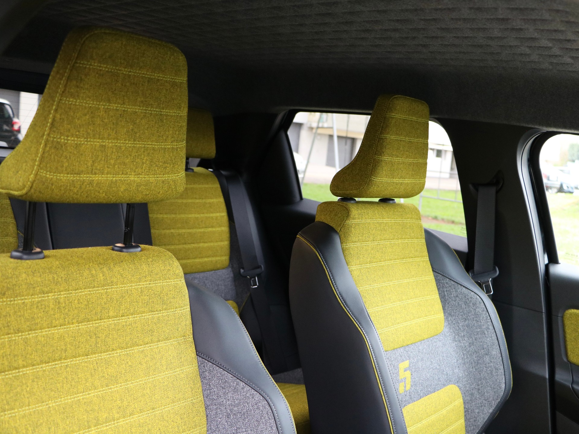 RENAULT R5 E-Tech Comfort Range 52 kWh Iconic Five-image-12