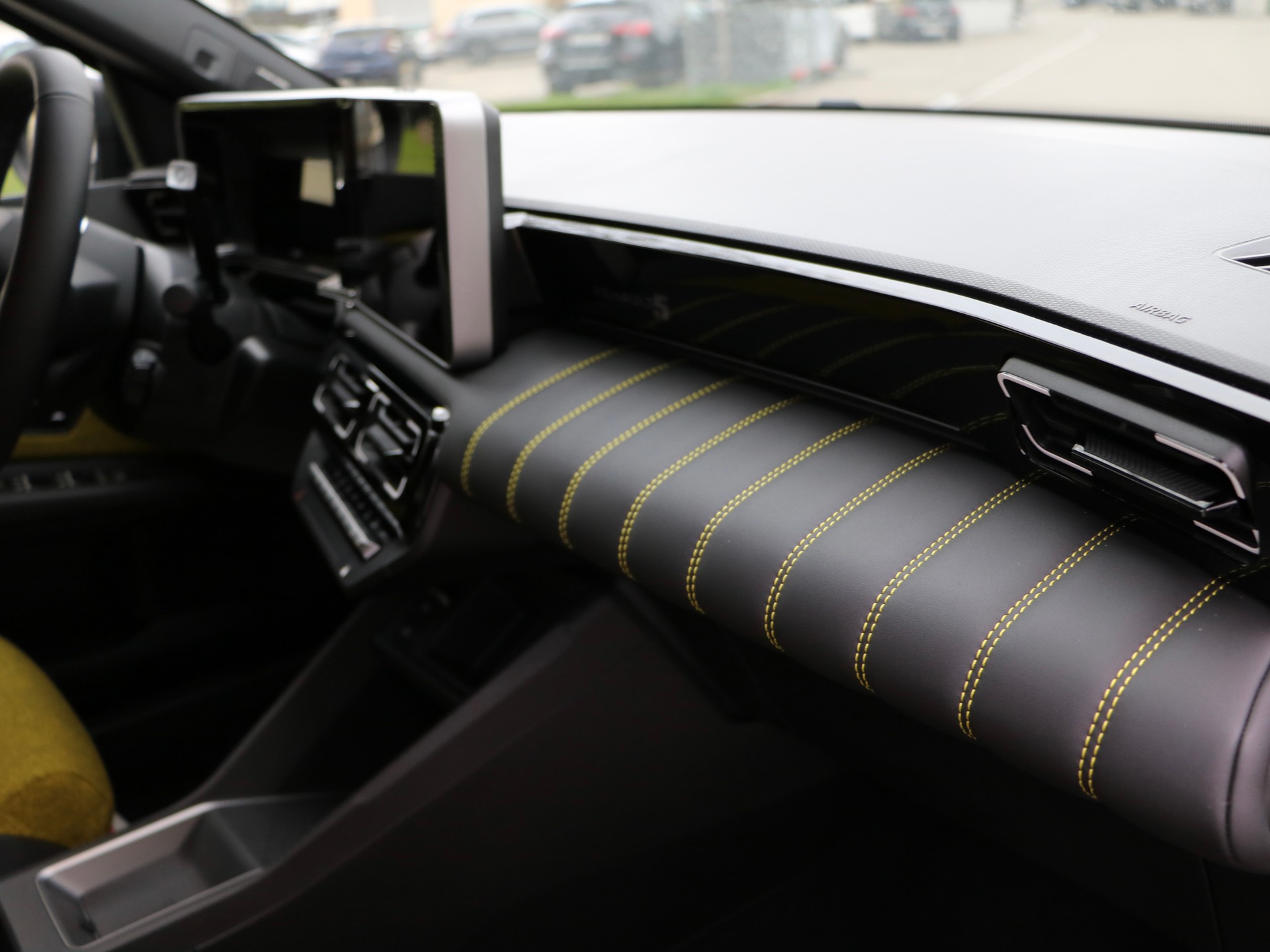 RENAULT R5 E-Tech Comfort Range 52 kWh Iconic Five-image-14