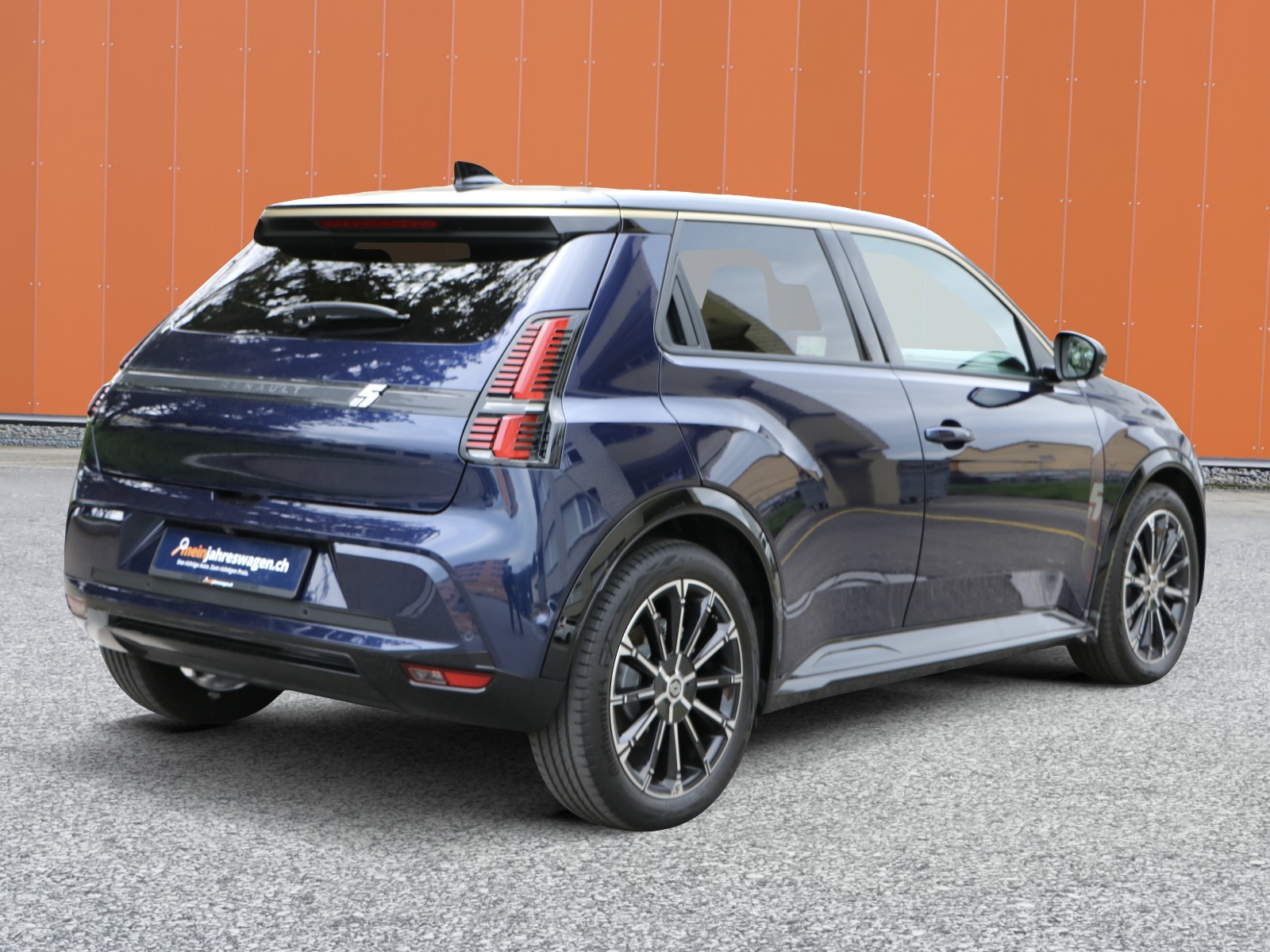 RENAULT R5 E-Tech Comfort Range 52 kWh Iconic Five-image-1