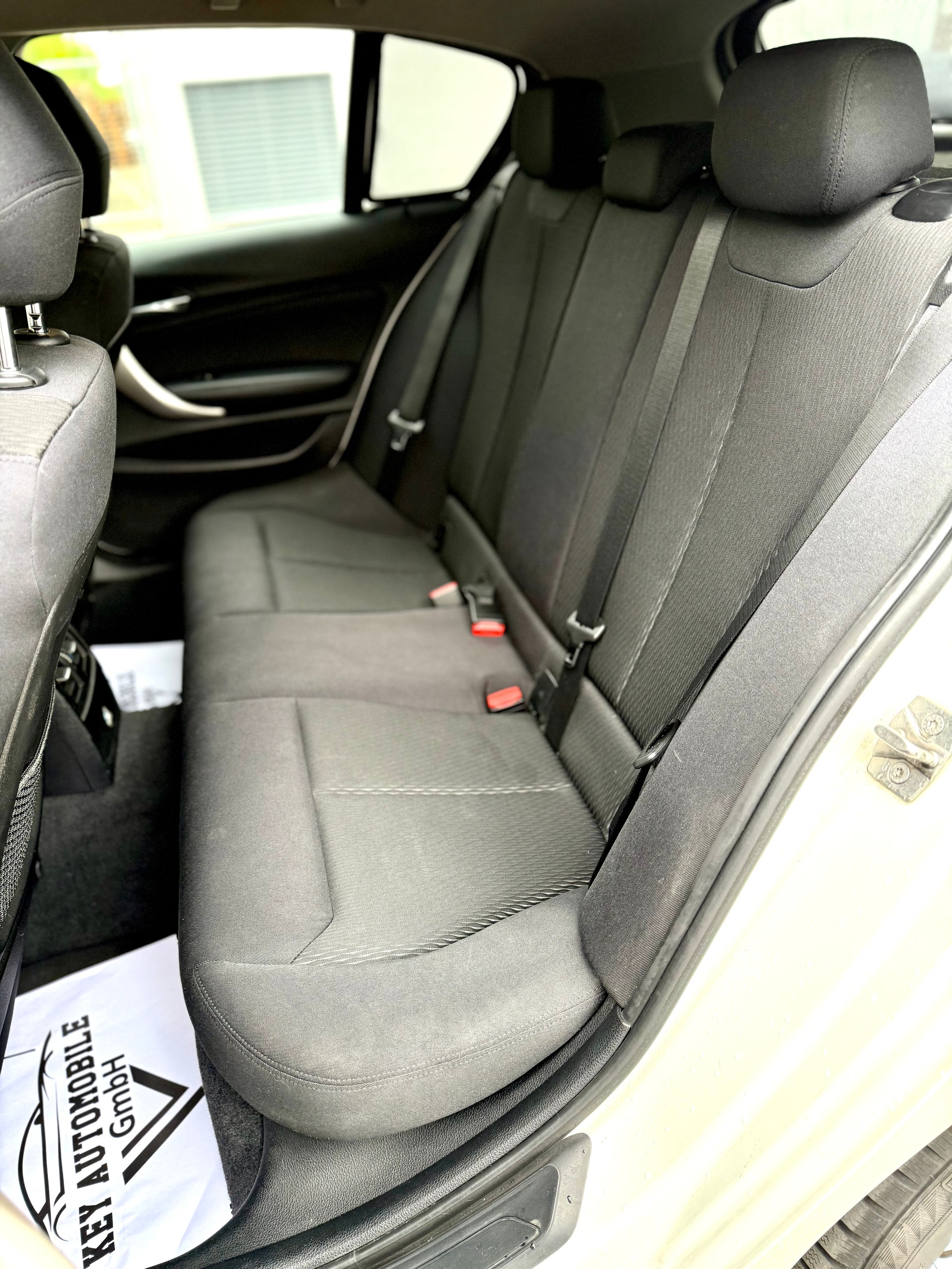 BMW BMW 118d Sport Line Steptronic-image-9