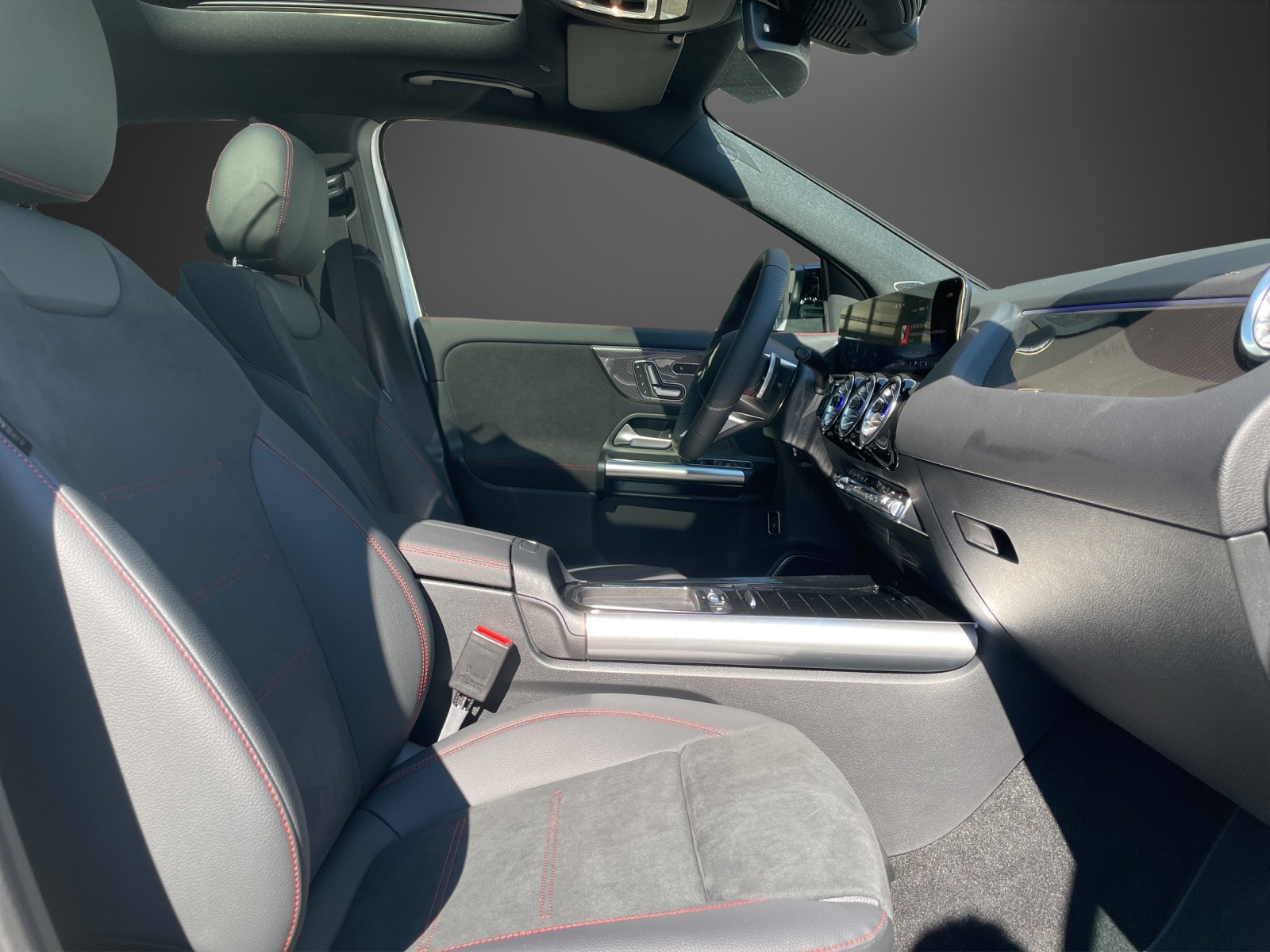 MERCEDES-BENZ GLA 220d 4Matic 8G-DCT-image-11