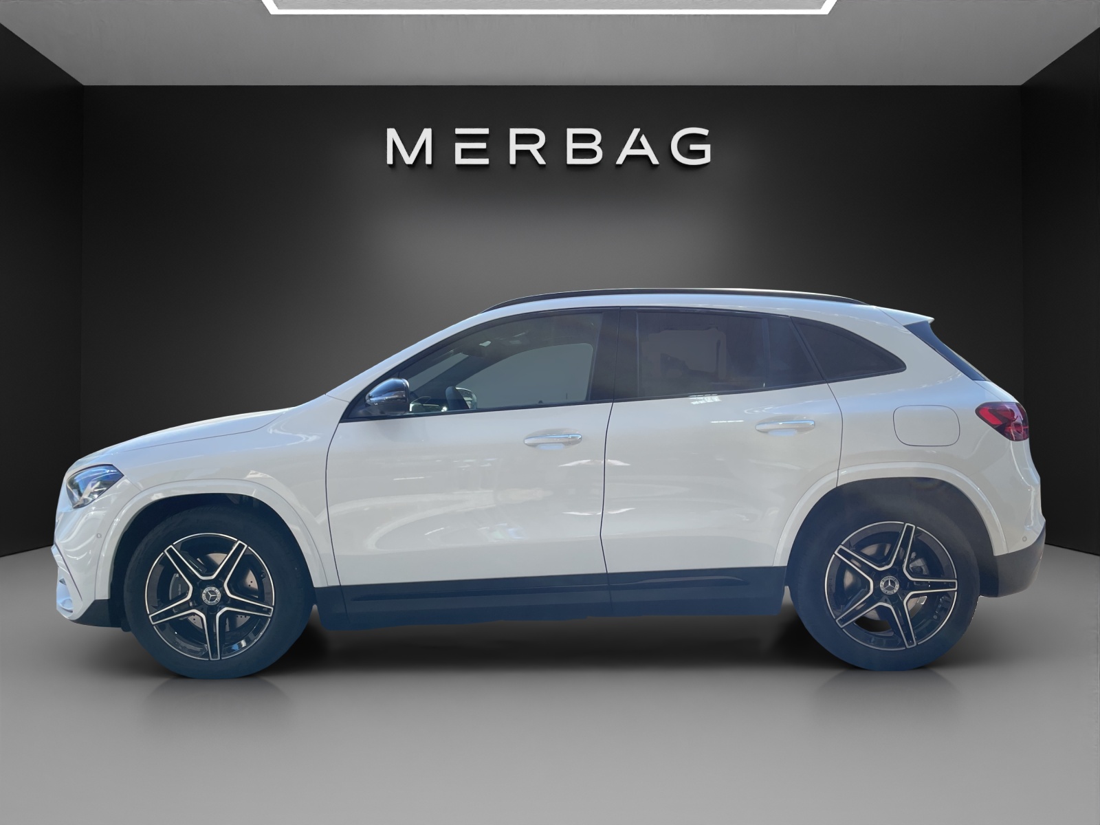 MERCEDES-BENZ GLA 220d 4Matic 8G-DCT-image-2