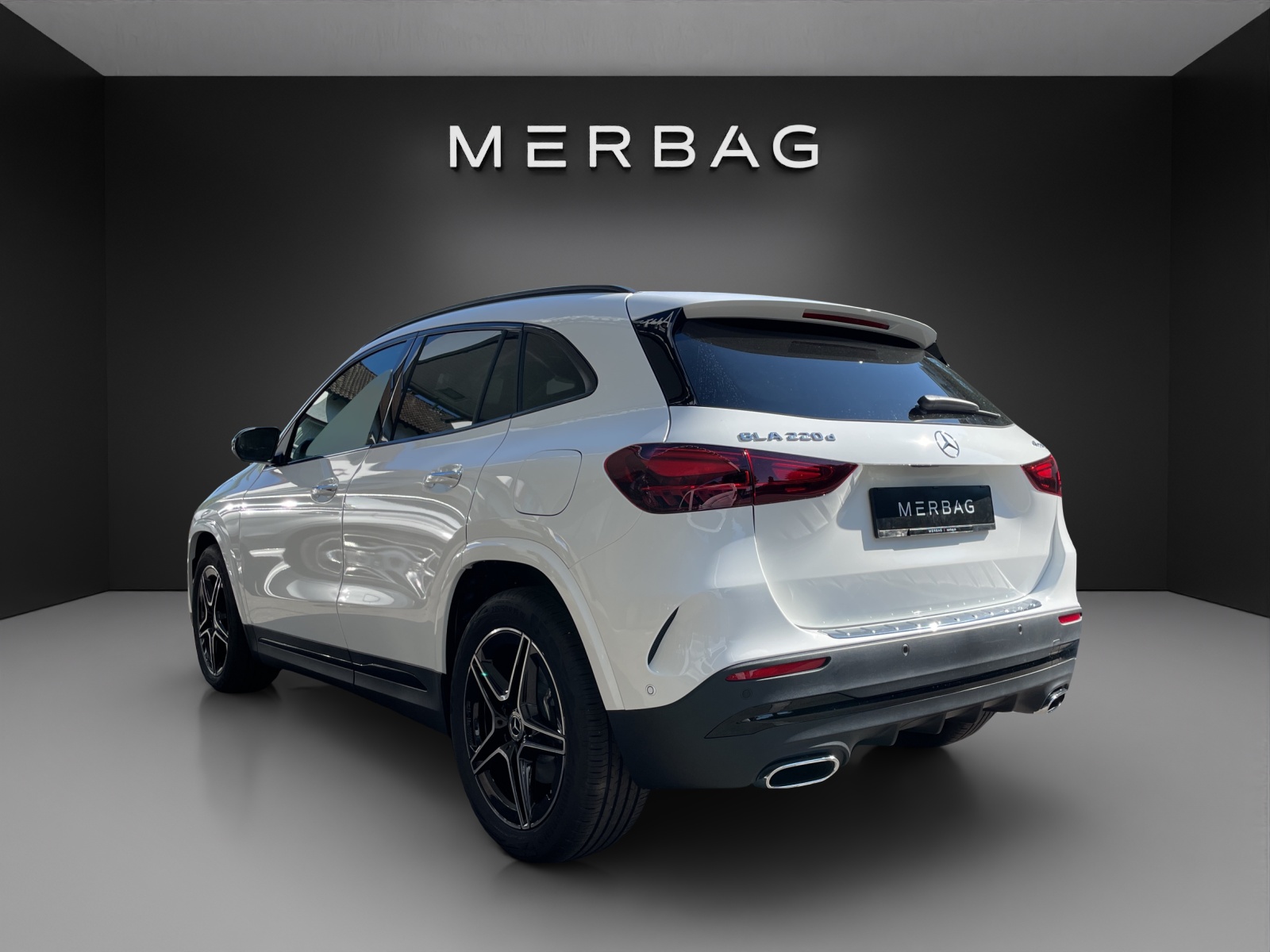 MERCEDES-BENZ GLA 220d 4Matic 8G-DCT-image-3