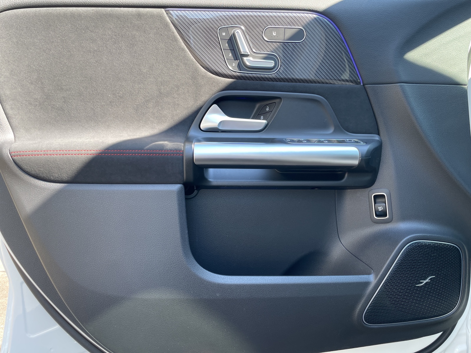MERCEDES-BENZ GLA 220d 4Matic 8G-DCT-image-8
