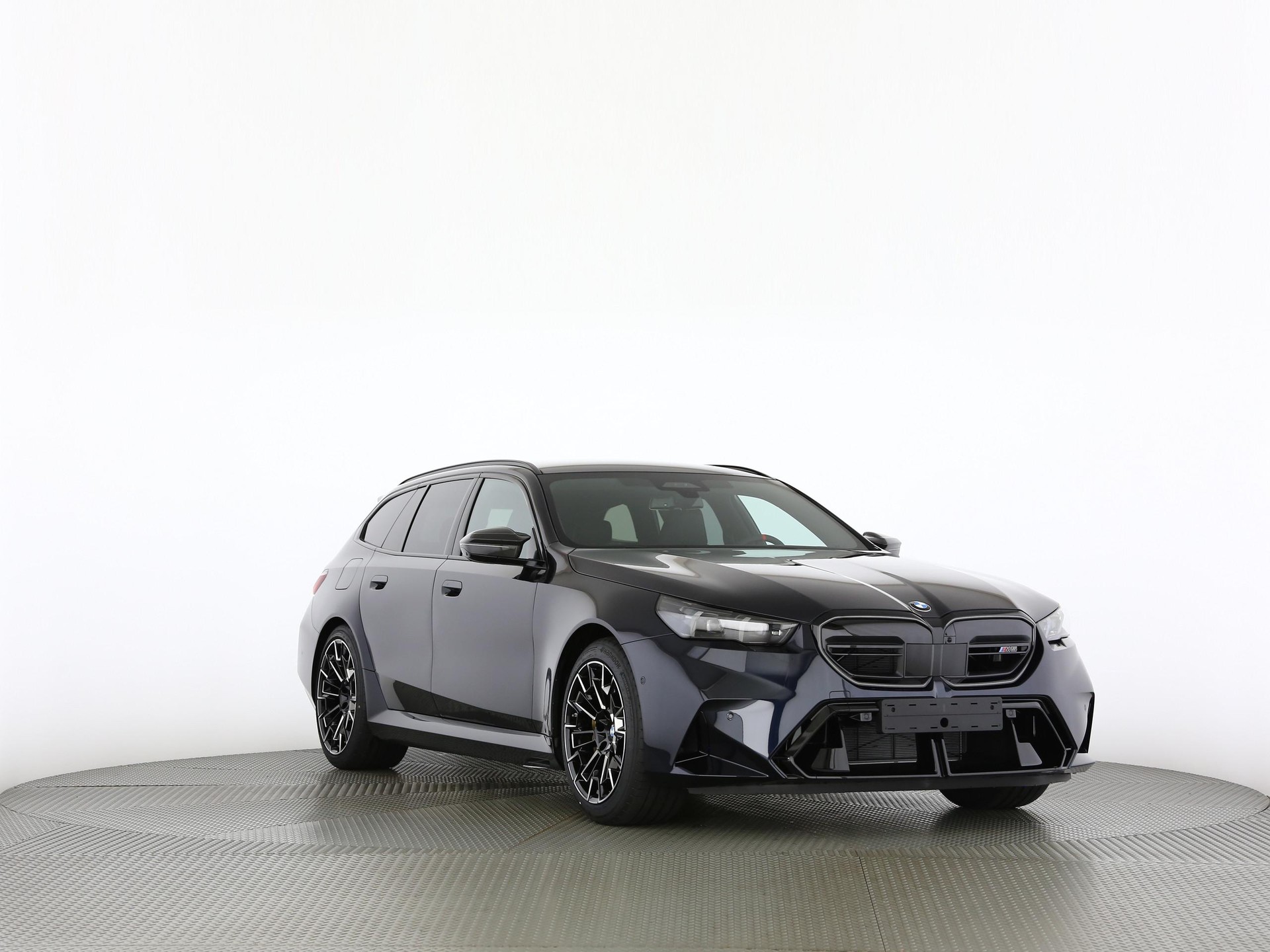 BMW M5 xDrive Touring-image-28