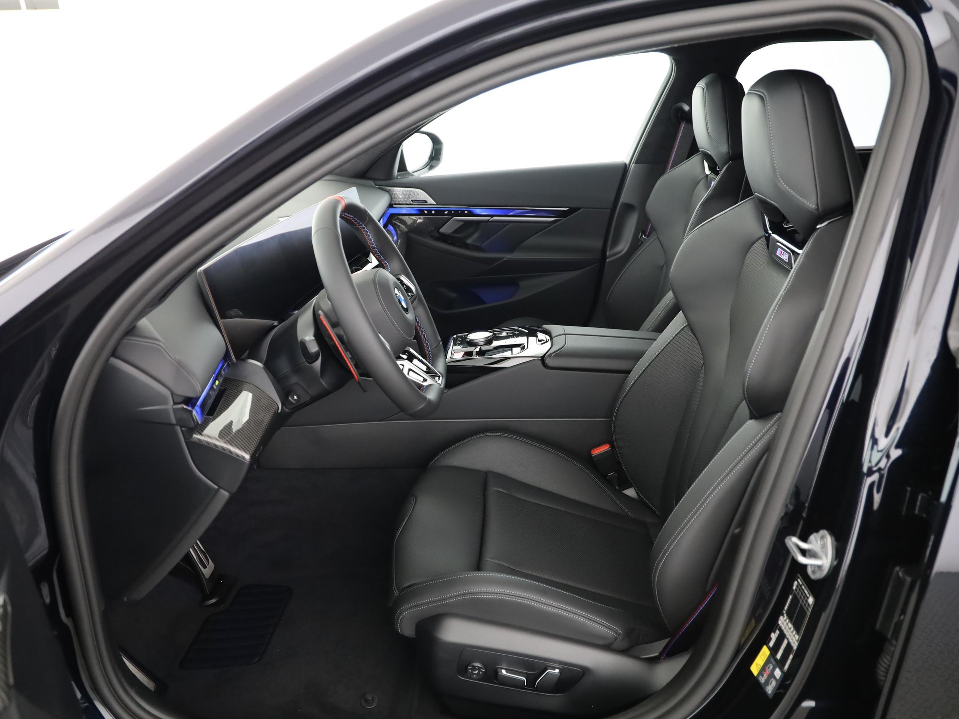 BMW M5 xDrive Touring-image-5
