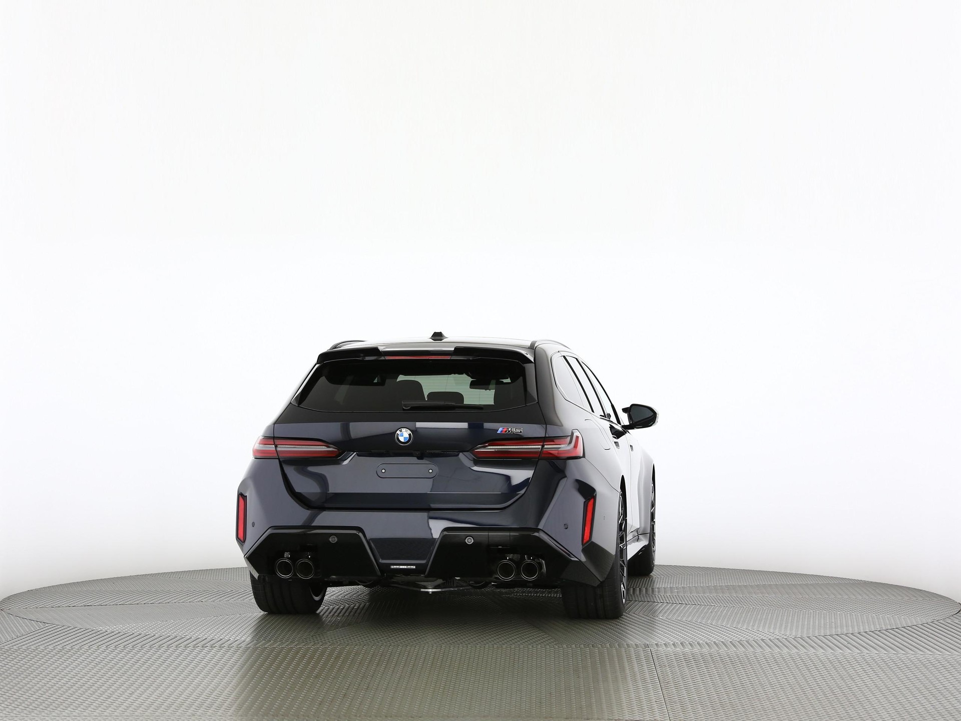 BMW M5 xDrive Touring-image-18