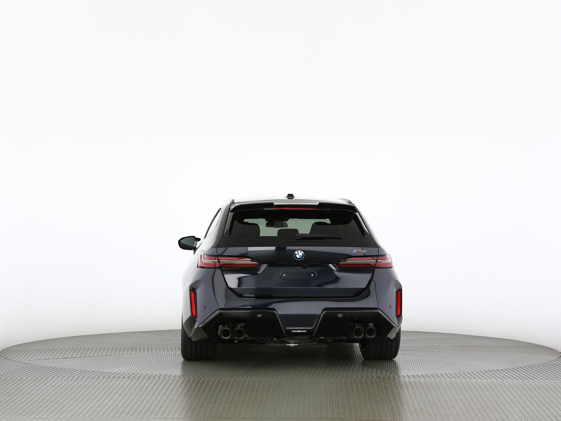 BMW M5 xDrive Touring-image-17