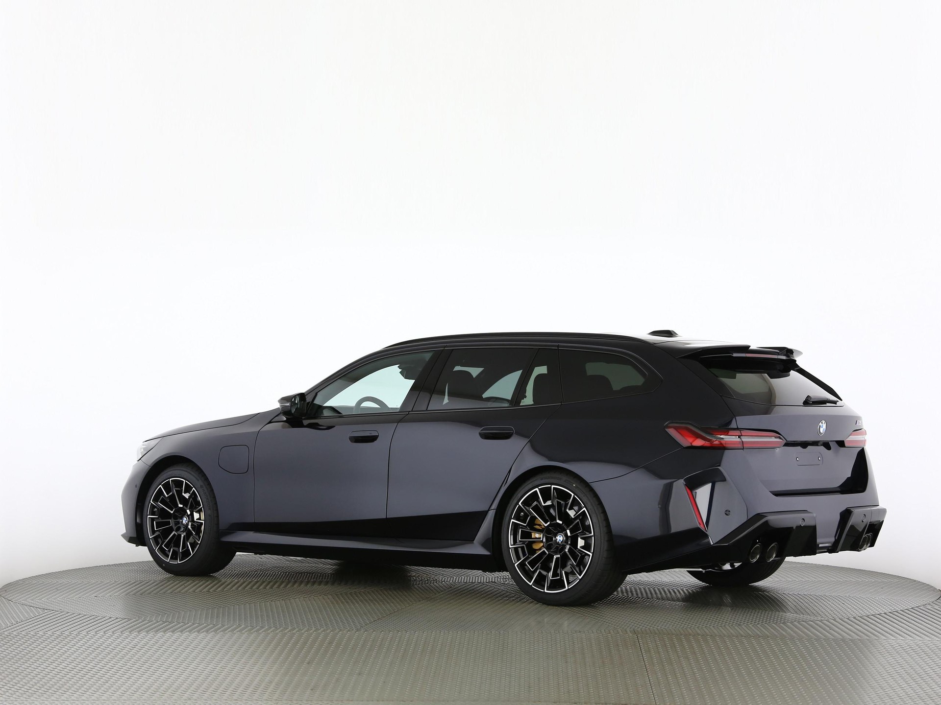 BMW M5 xDrive Touring-image-15